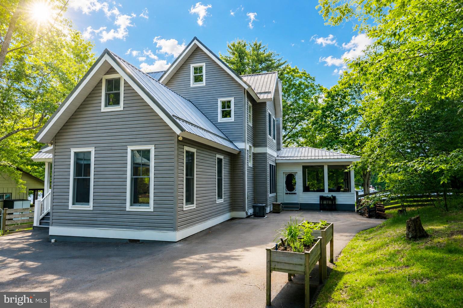 THOUSAND ACRES - Residential