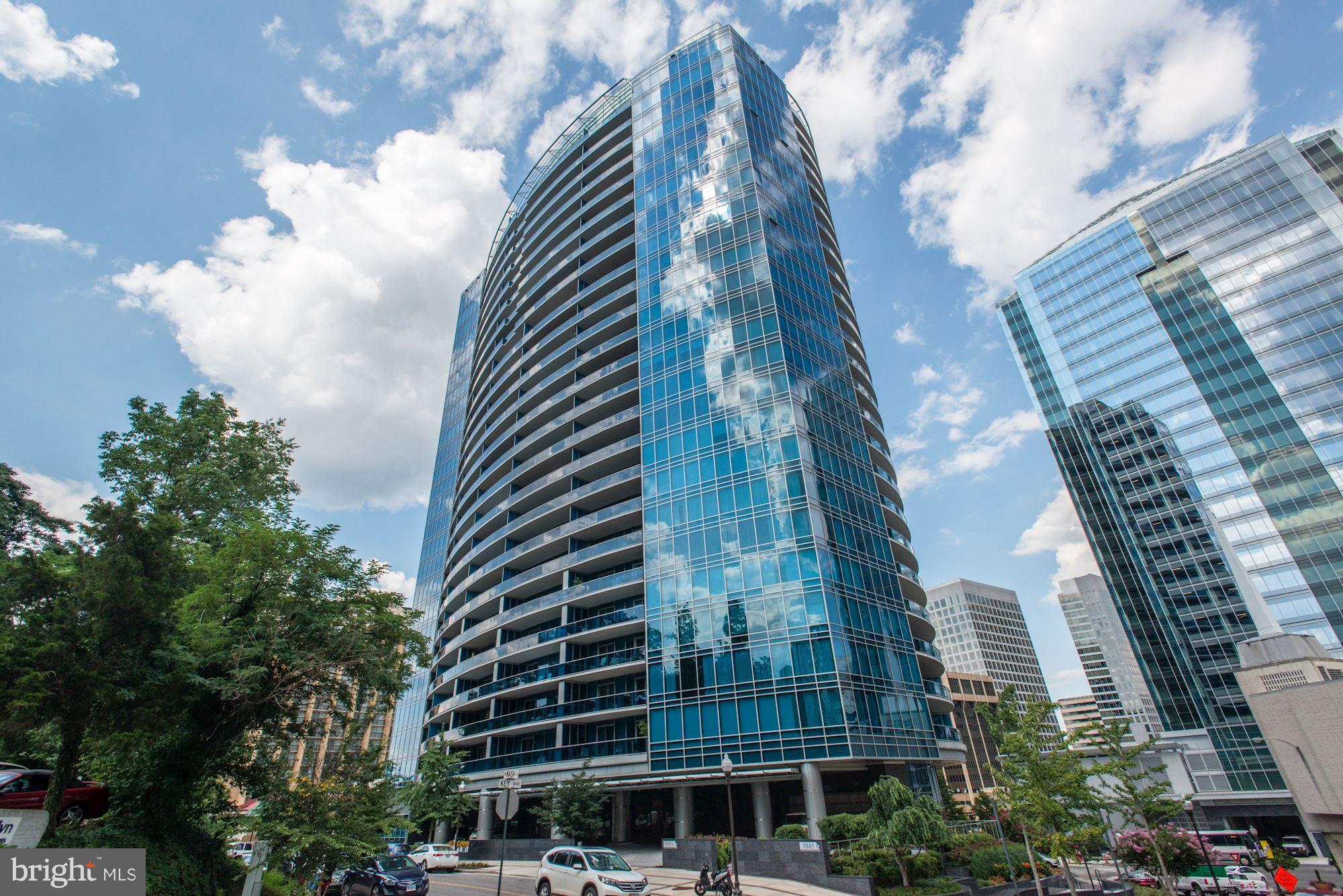 TURNBERRY TOWER - Residential