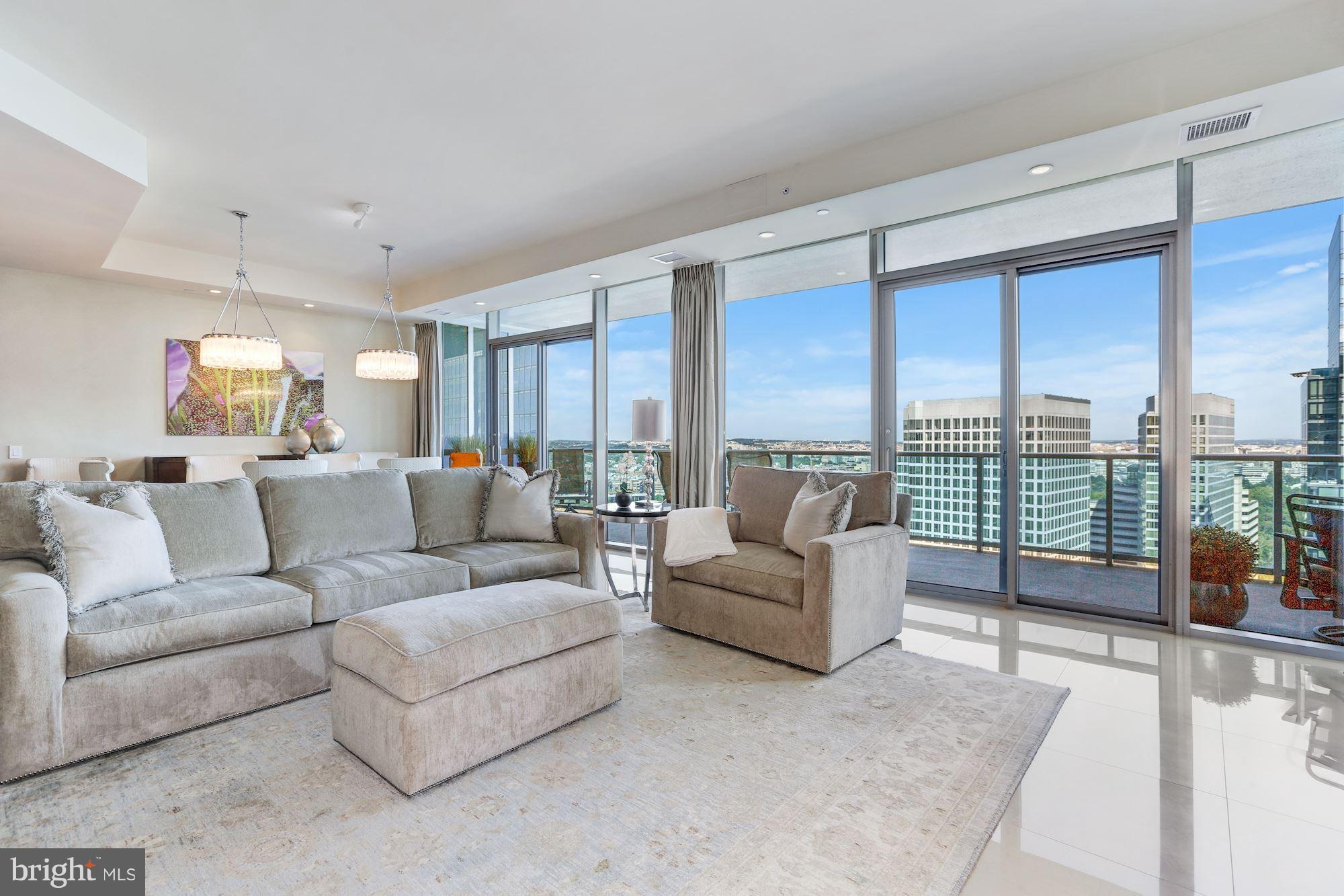 TURNBERRY TOWER - Residential