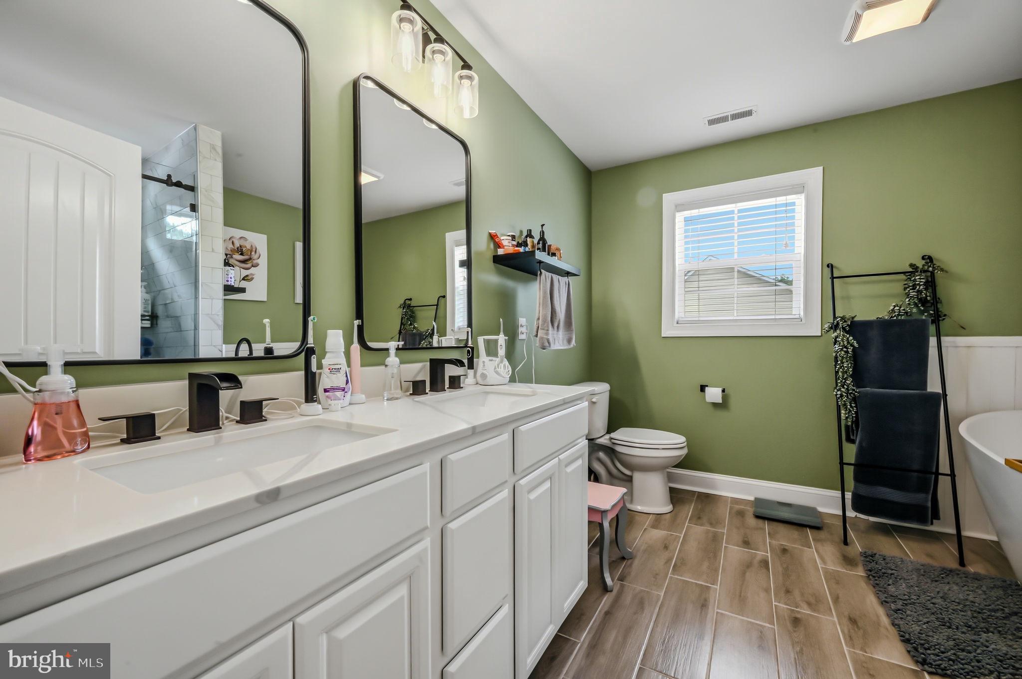 LONGWOOD LAKES - Residential