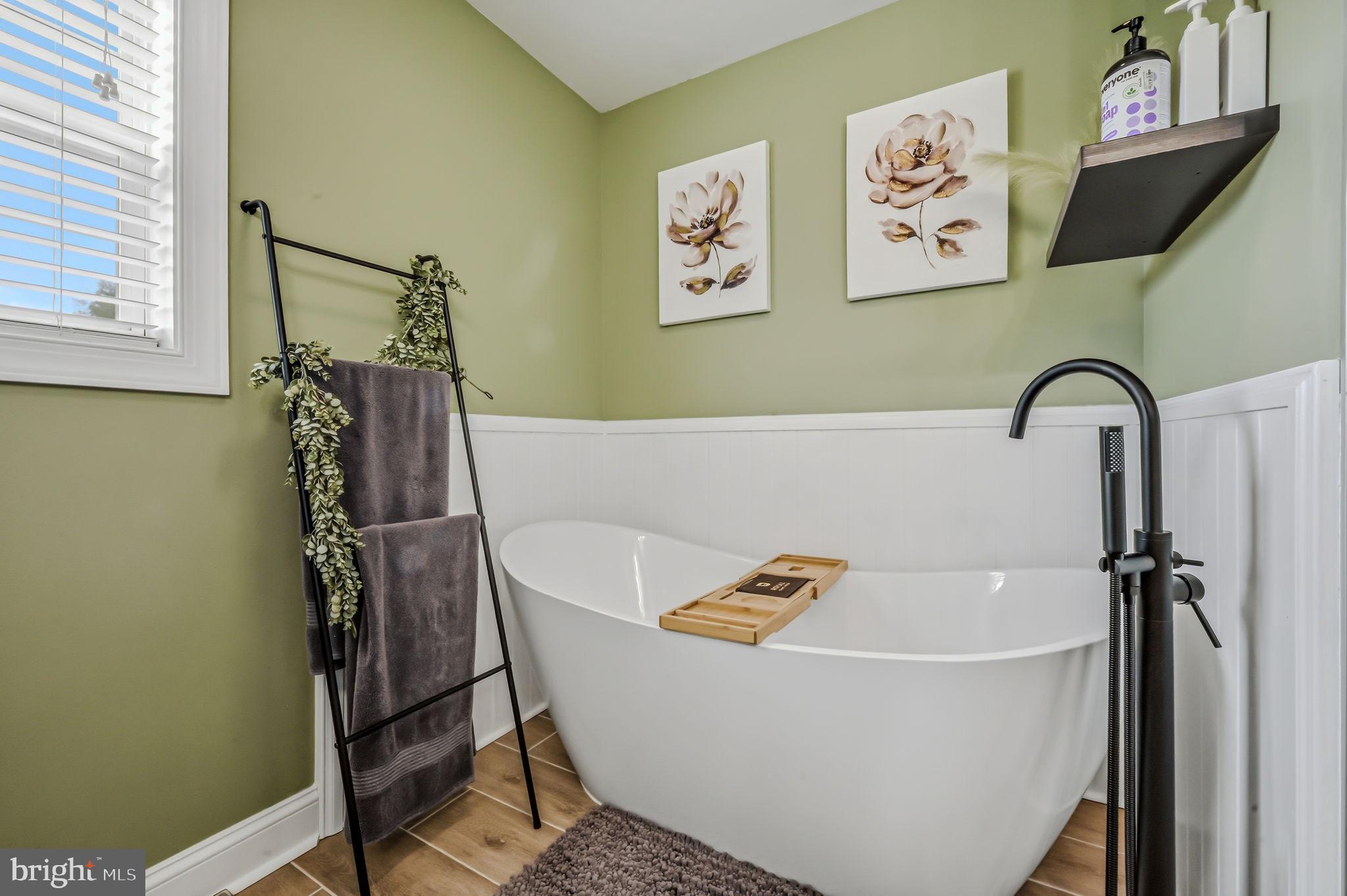 LONGWOOD LAKES - Residential