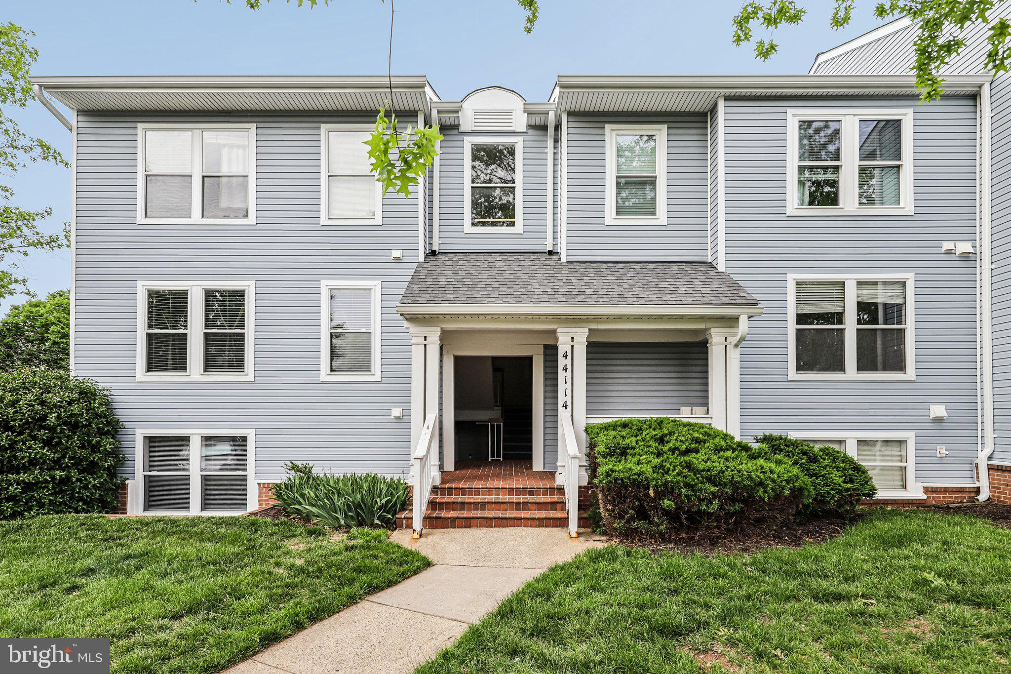 ASHBURN VILLAGE - Residential