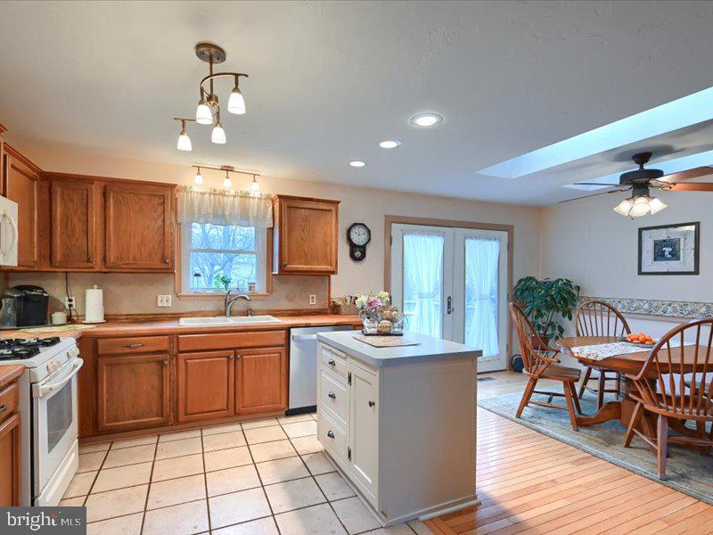 WINDSOR TWP - Residential