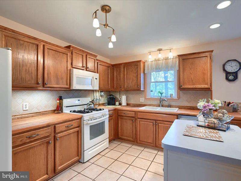 WINDSOR TWP - Residential