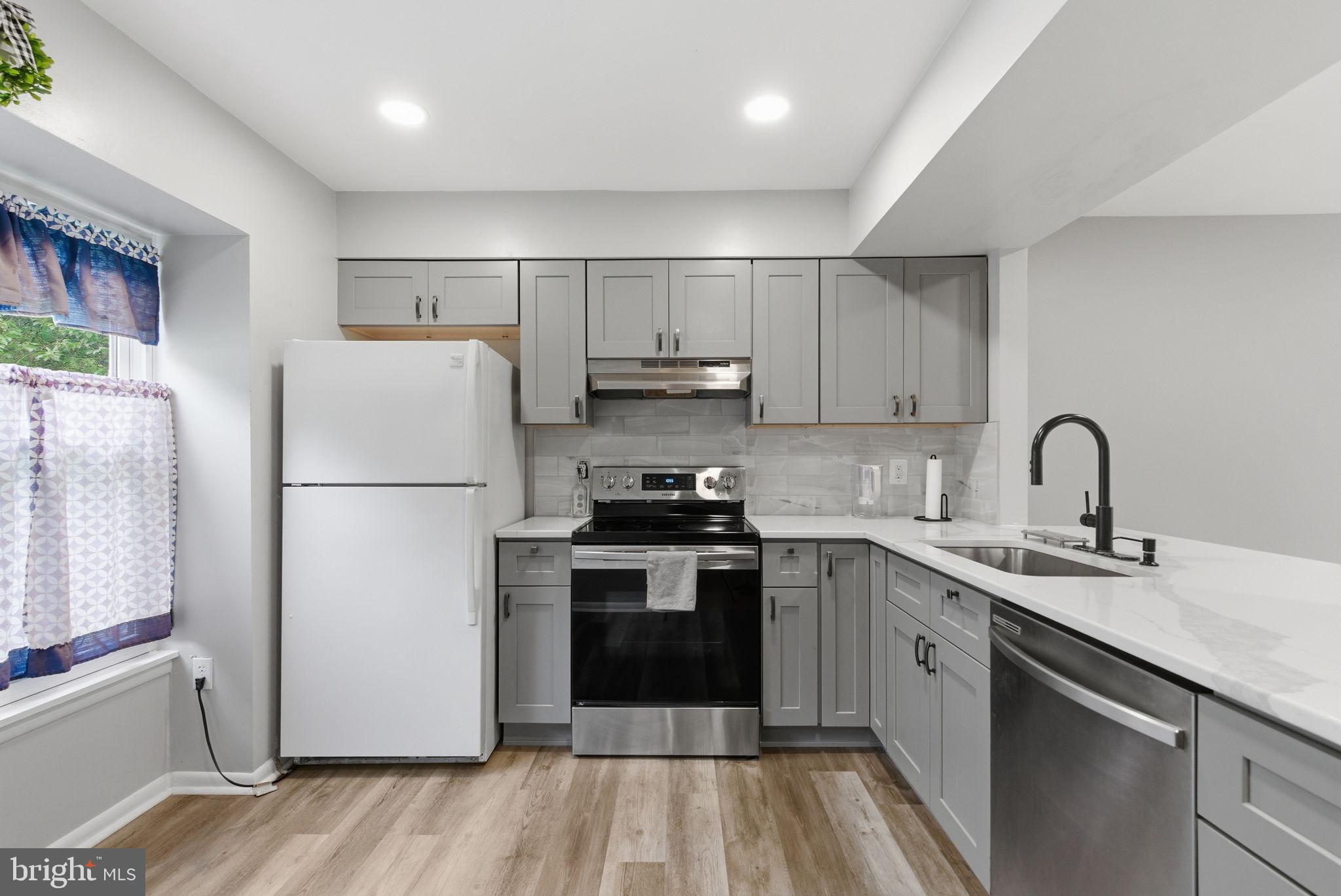 GUNNERS LAKE VILLAGE - Residential