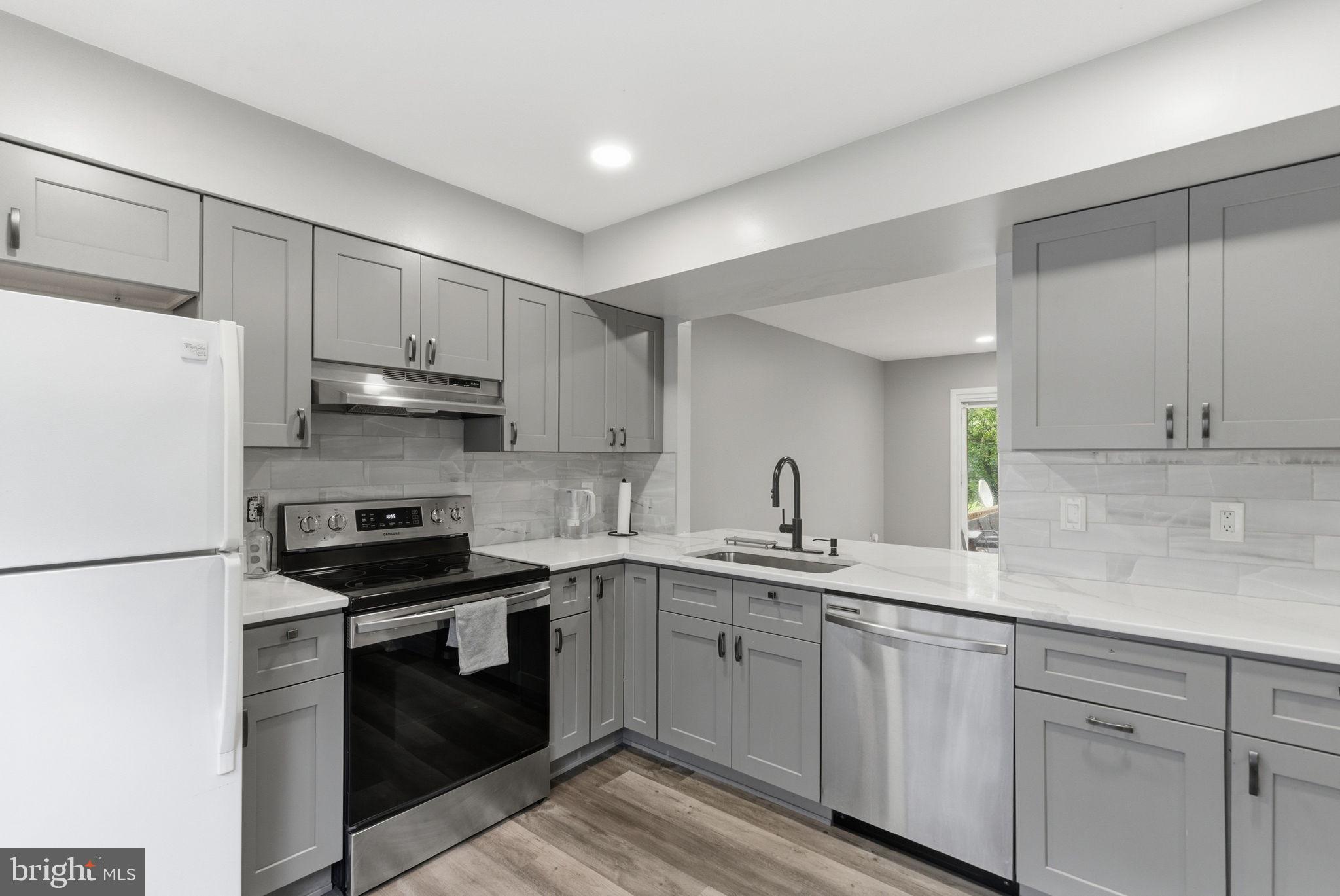 GUNNERS LAKE VILLAGE - Residential