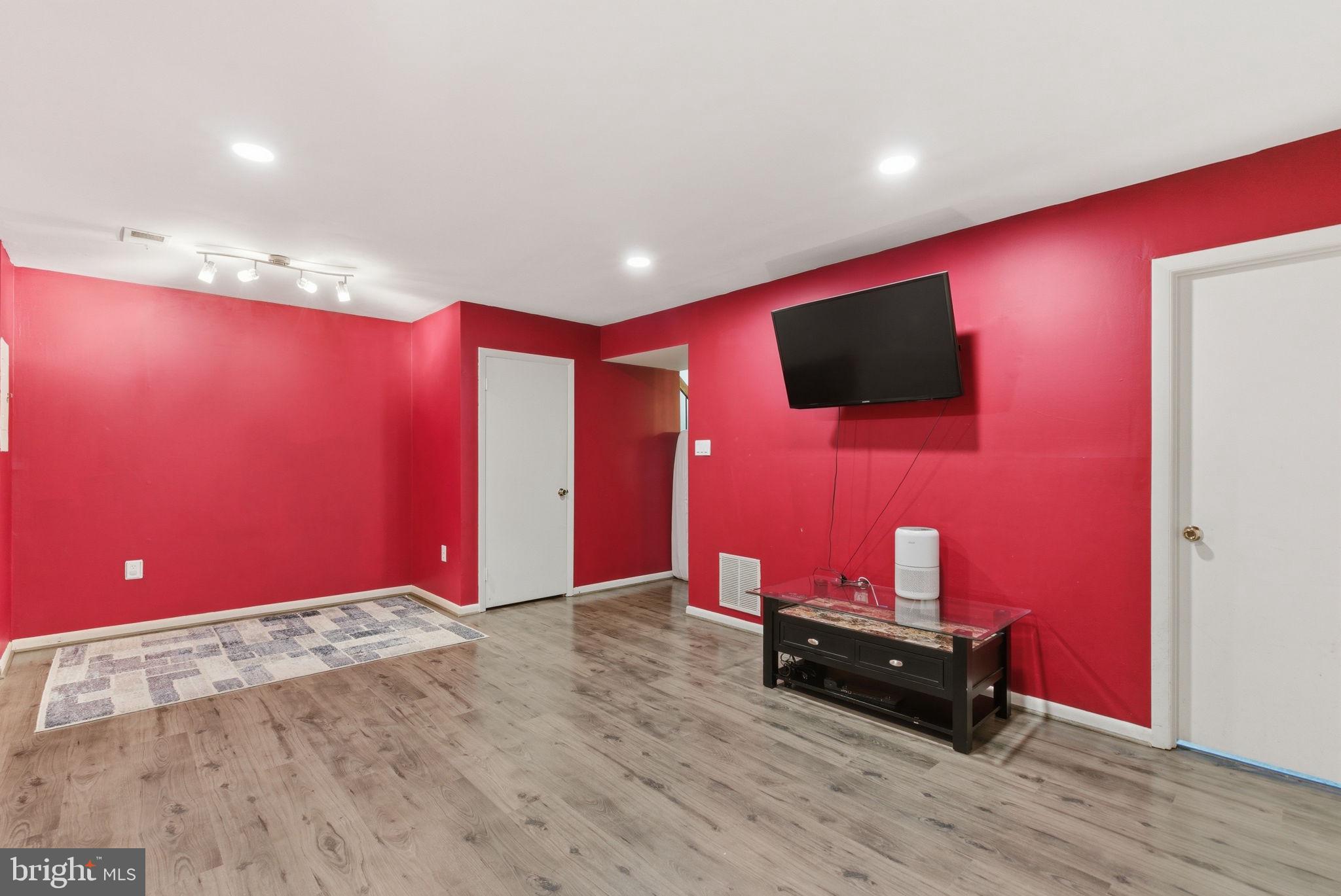 GUNNERS LAKE VILLAGE - Residential