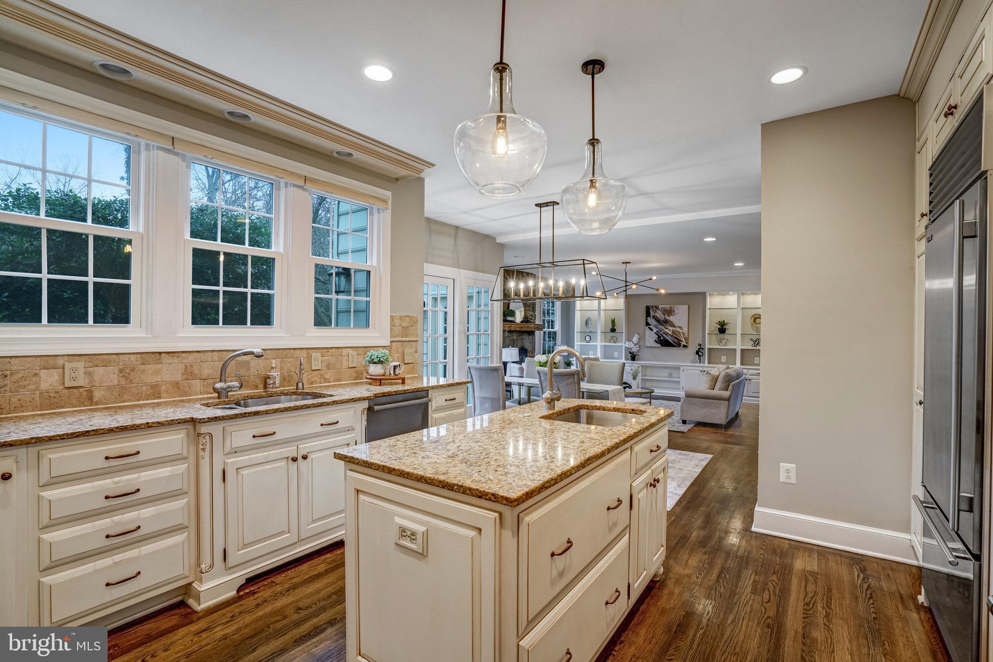 HILLSIDE MANOR - Residential