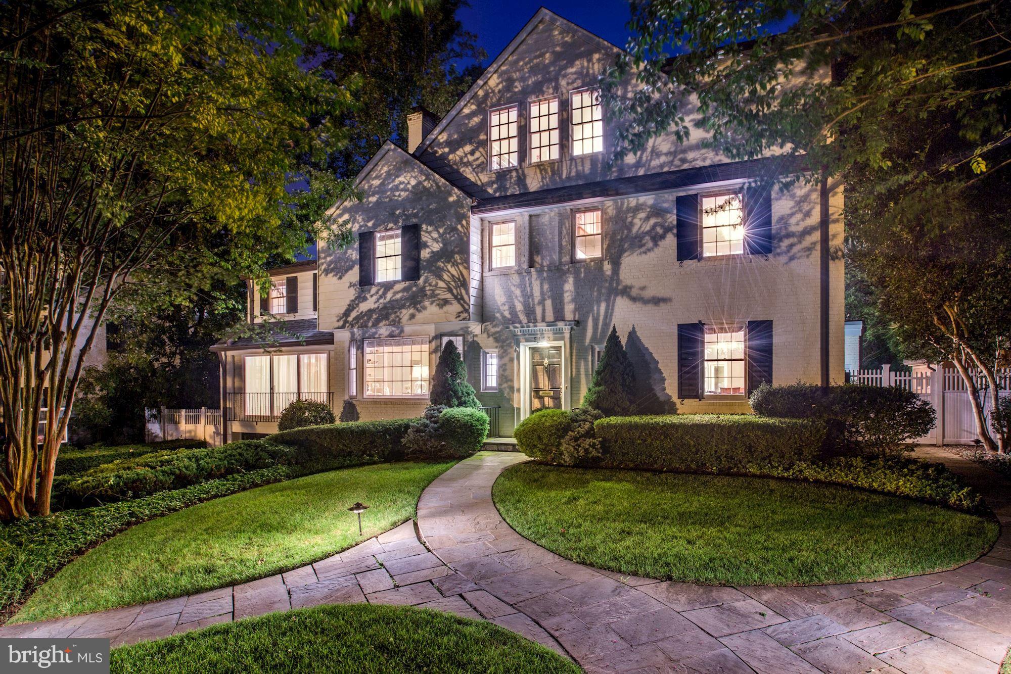 LOVELY HOME ON STUNNING, LEVEL LOT OF NEARLY 1/2 ACRE W/GORGEOUS GROUNDS & 45' HEATED POOL.APPROX 5100 SF FINISHED SPACE ON 4 LEVELS.IDEAL FOR ENTERTAINING/EVERYDAY LIVING.LARGE CHEF'S KIT,LR,LIBRARY&FAM RM OVERLOOK GROUNDS.5 BRS+3 FBS ON 2ND LEV.LIGHT-FILLED MASTER W/SPA BATH,WALK-IN CLOSET+SITTING RM/OFFICE W/VIEWS OF REAR.REC RM+AU PAIR, 2 CAR GAR.TRUE OASIS!