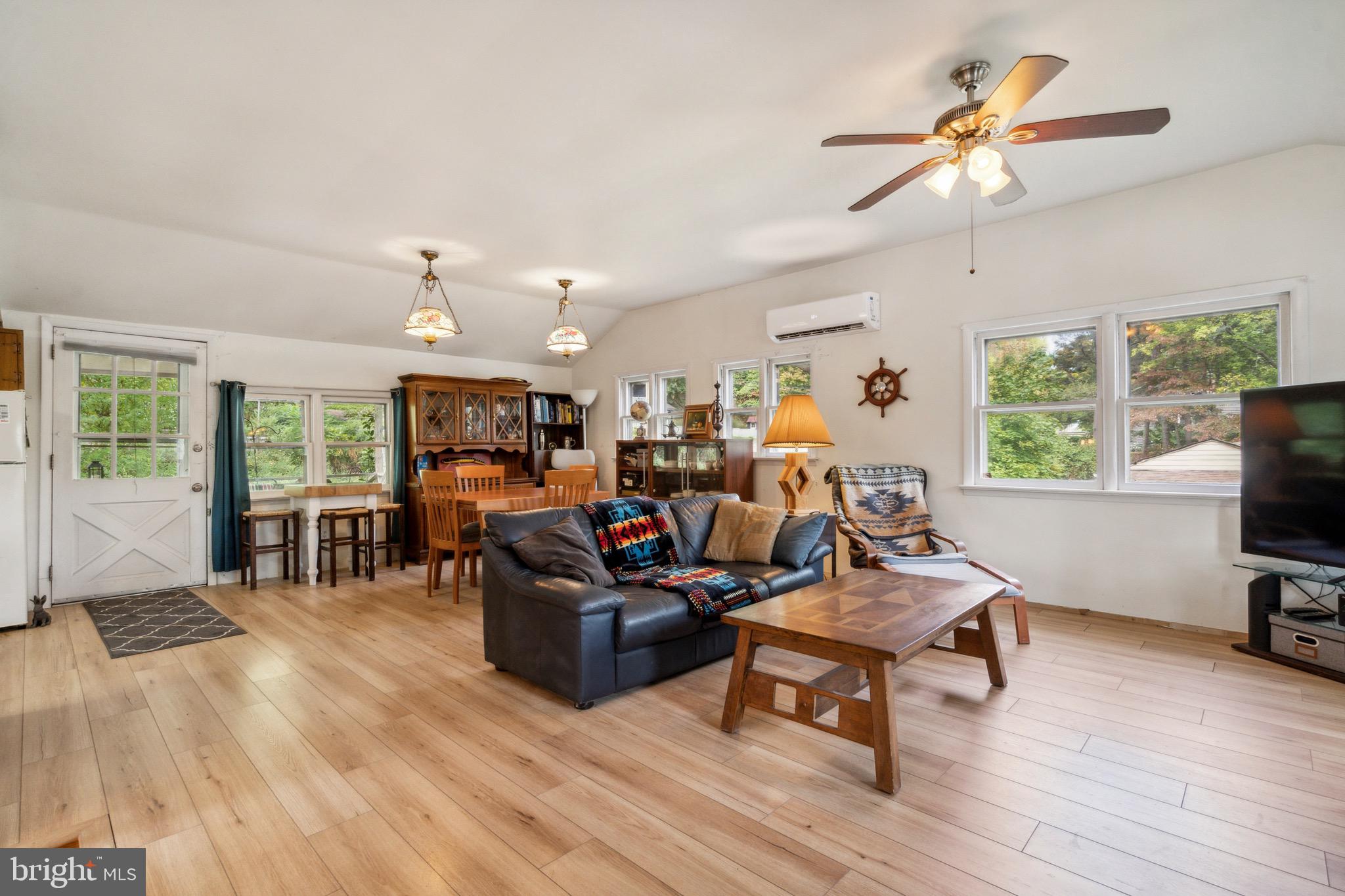 SMITHTOWN - Residential