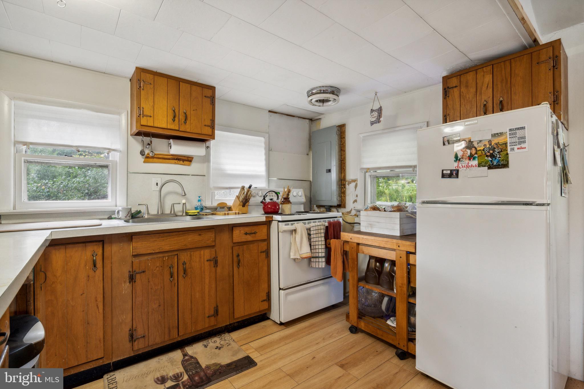 SMITHTOWN - Residential