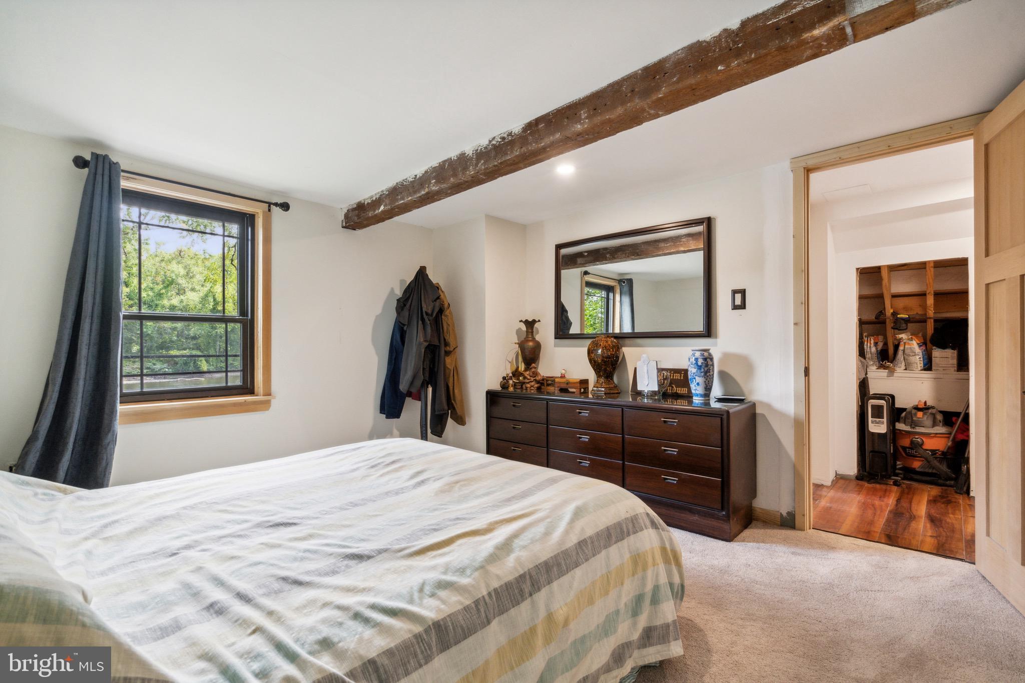 SMITHTOWN - Residential