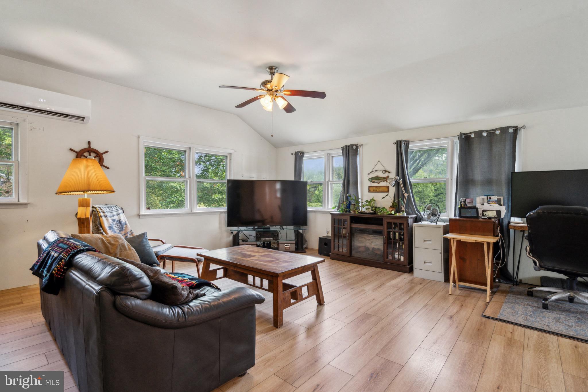 SMITHTOWN - Residential