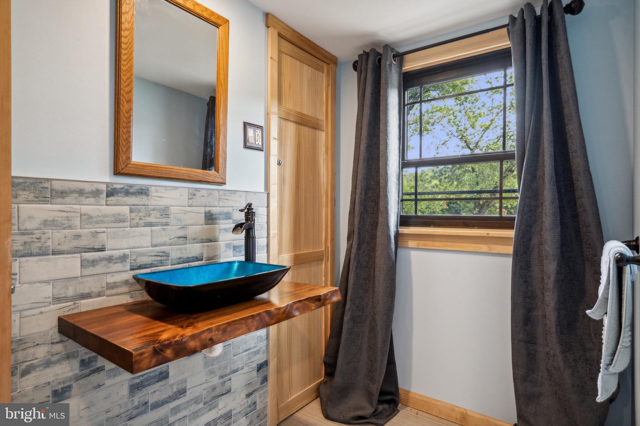 SMITHTOWN - Residential