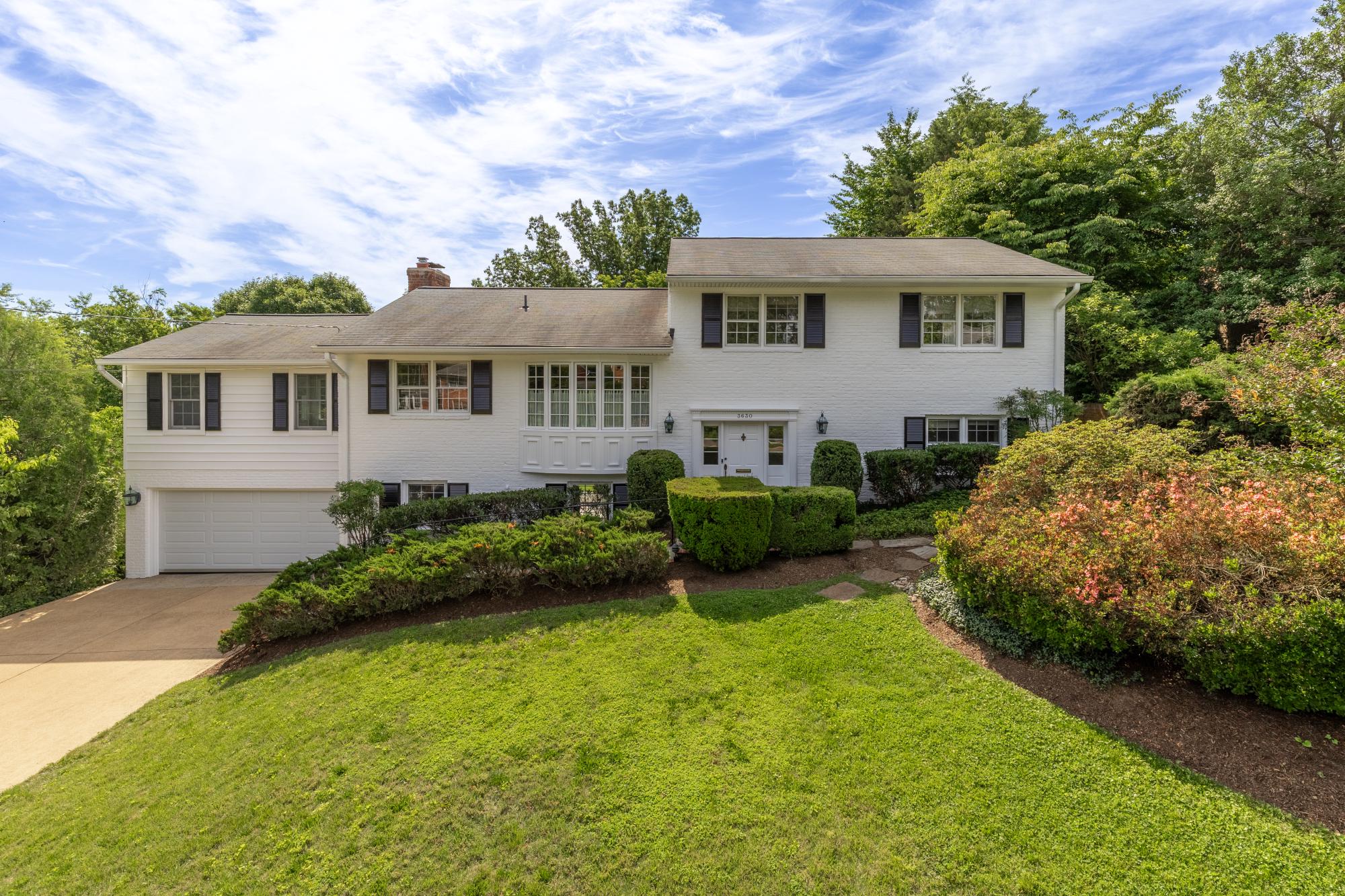 Cul-de-sac location in the desirable River Crest/Bellevue Forest neighborhood. This exquisitely maintained, expanded, and updated brick home has it all. Perfect for day-to-day living and for entertaining.
Over 3000 finished square feet, FIVE bedrooms, remodeled kitchen, and primary bathroom.
The family/great room addition is a breathtaking space with soaring ceilings, walls of windows overlooking the yard, trees, and community.
Majestically situated on a third of an acre with extensive landscaping. The private backyard is surrounded by mature trees and features extensive hardscape, manicured gardens, a composite deck, and a large patio.
Prime location near the GW Parkway, with easy access to Washington, D.C., Reagan Airport, the Pentagon, and Tysons Corner, while remaining close to idyllic landscapes, local parks, trails, Potomac Overlook Regional Park, Gulf Branch Nature Center, shopping, and dining. Zoned for Jamestown Elementary, Williamsburg Middle, and Yorktown High.