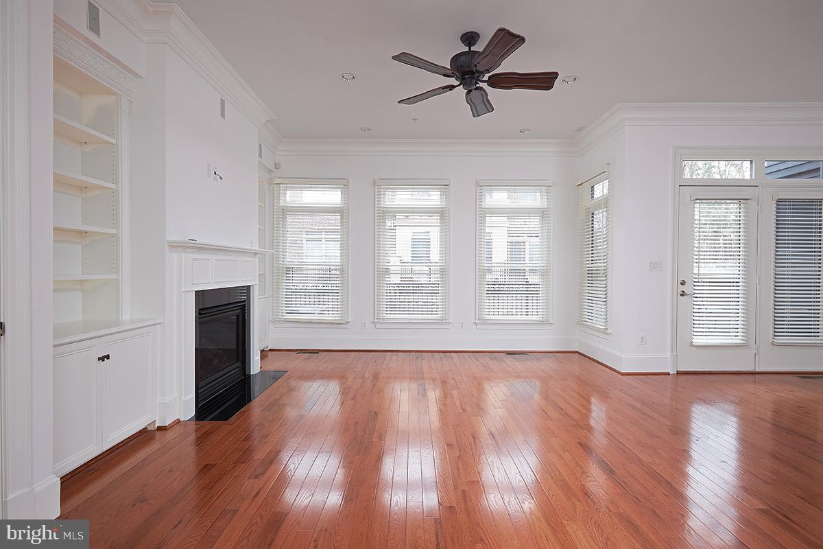 PARK POTOMAC - Residential