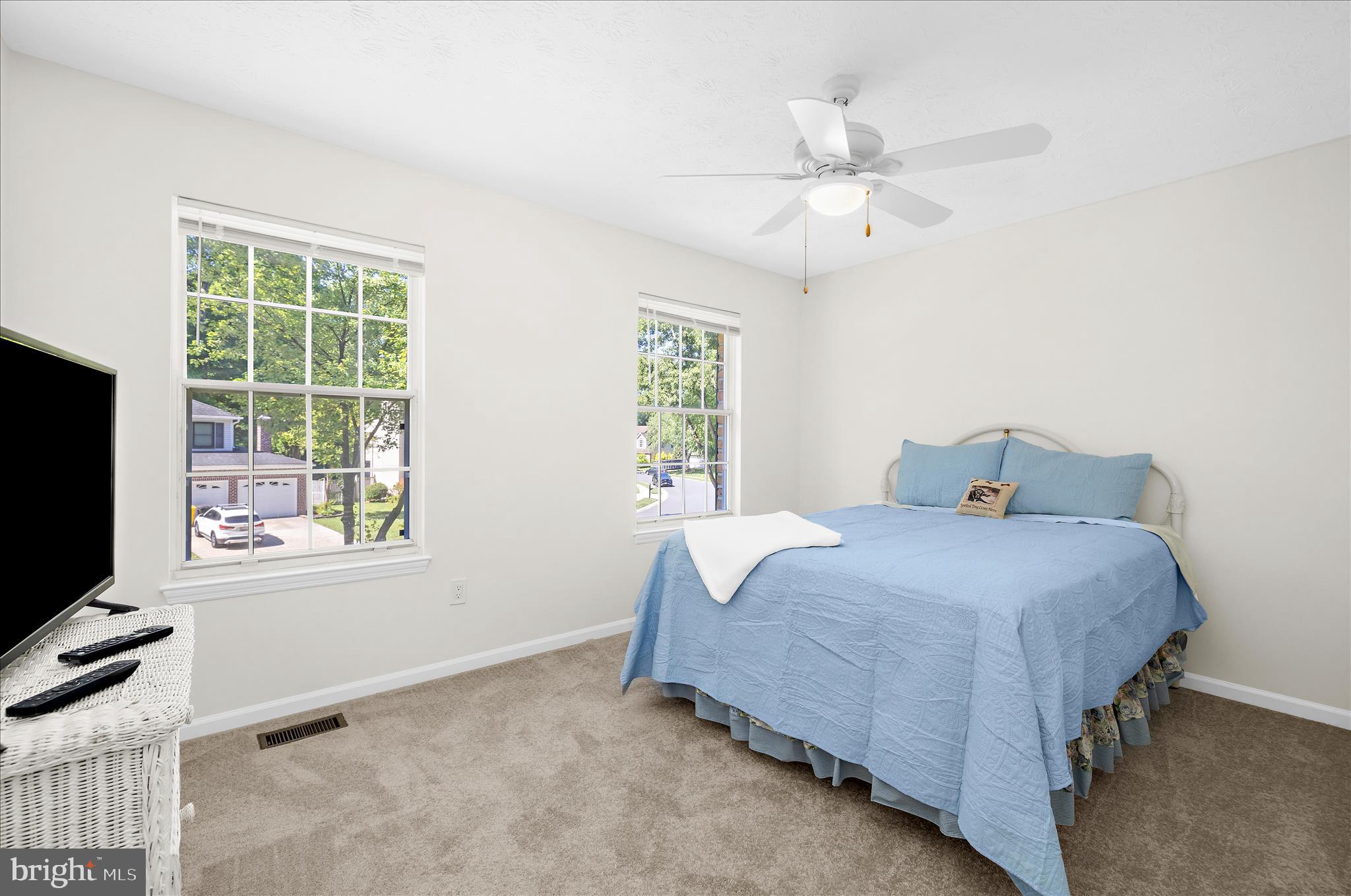 CROFTON WOODS - Residential
