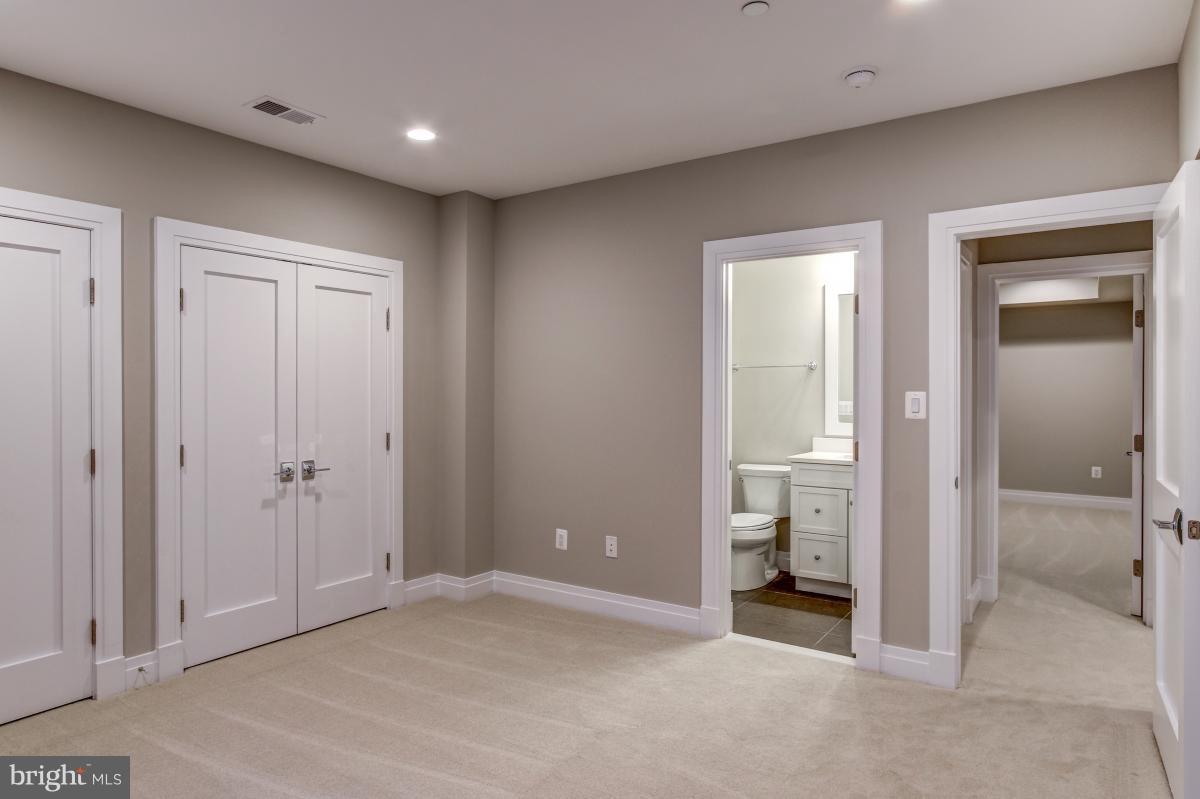 KENWOOD PARK - Residential