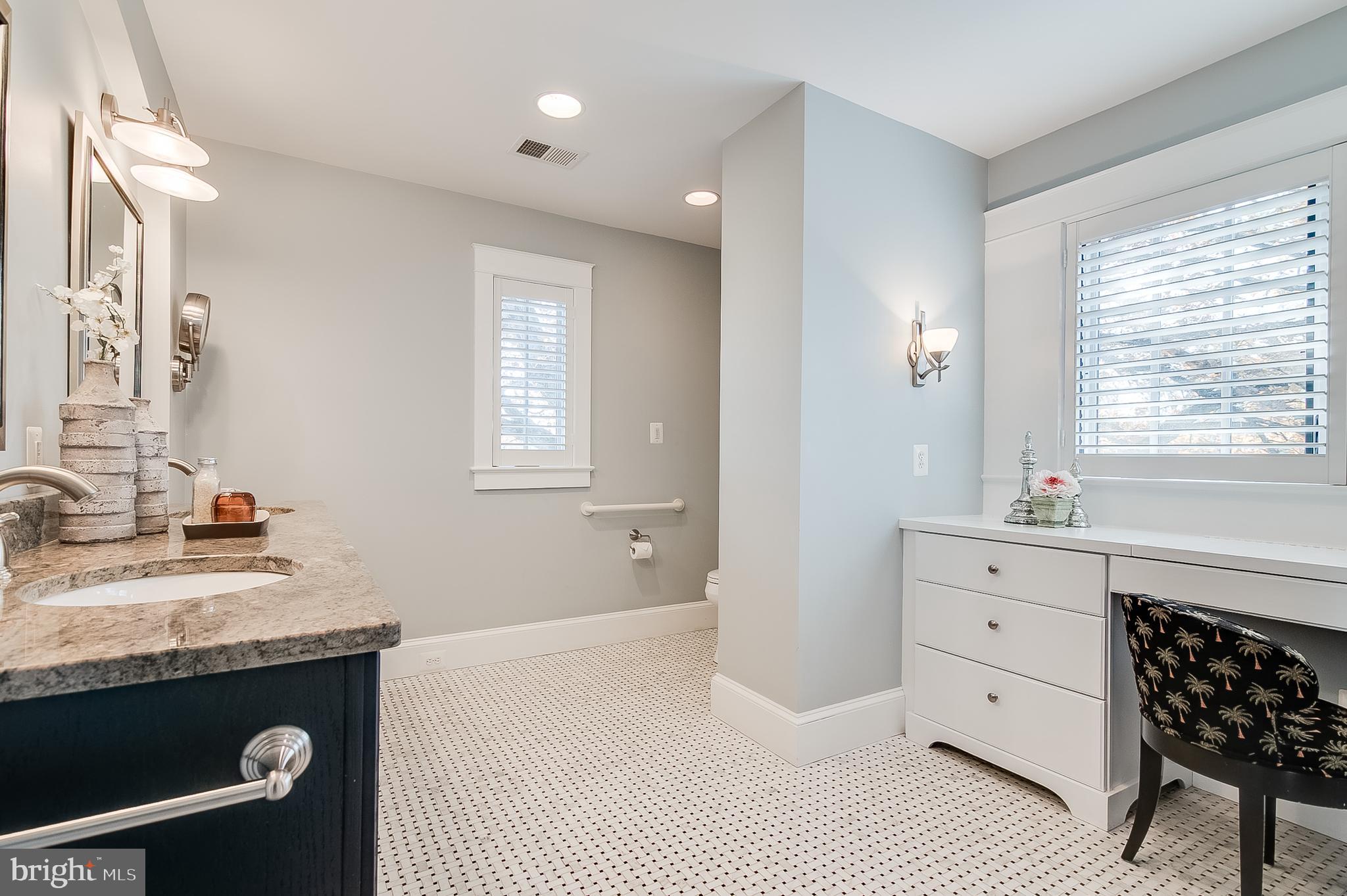 COUNTRY CLUB HILLS - Residential