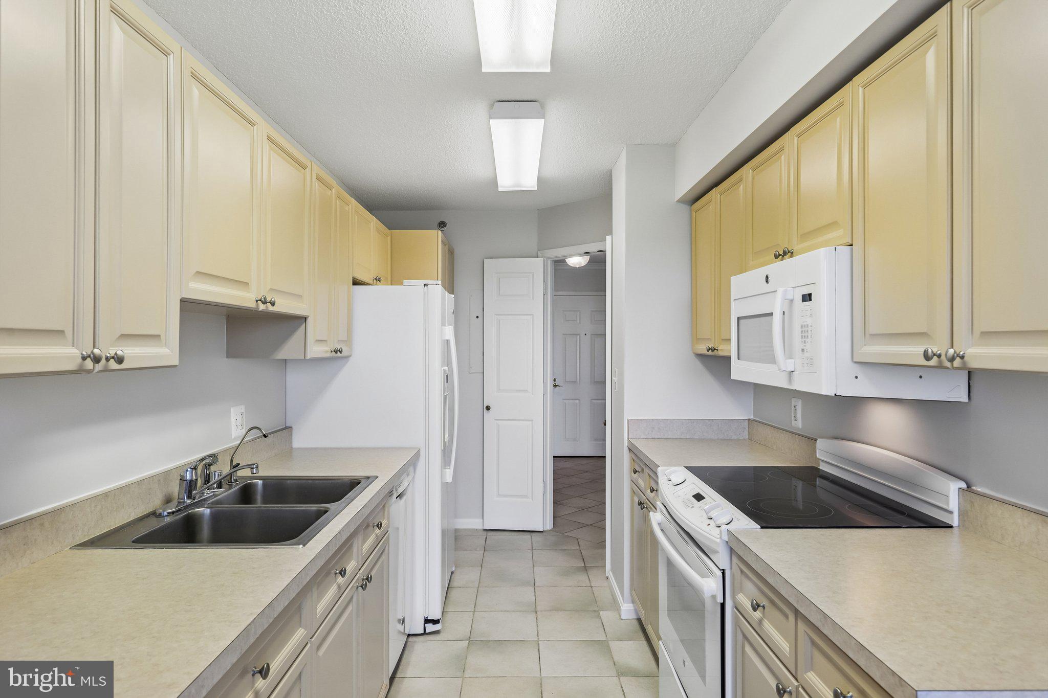 LEISURE WORLD - Residential