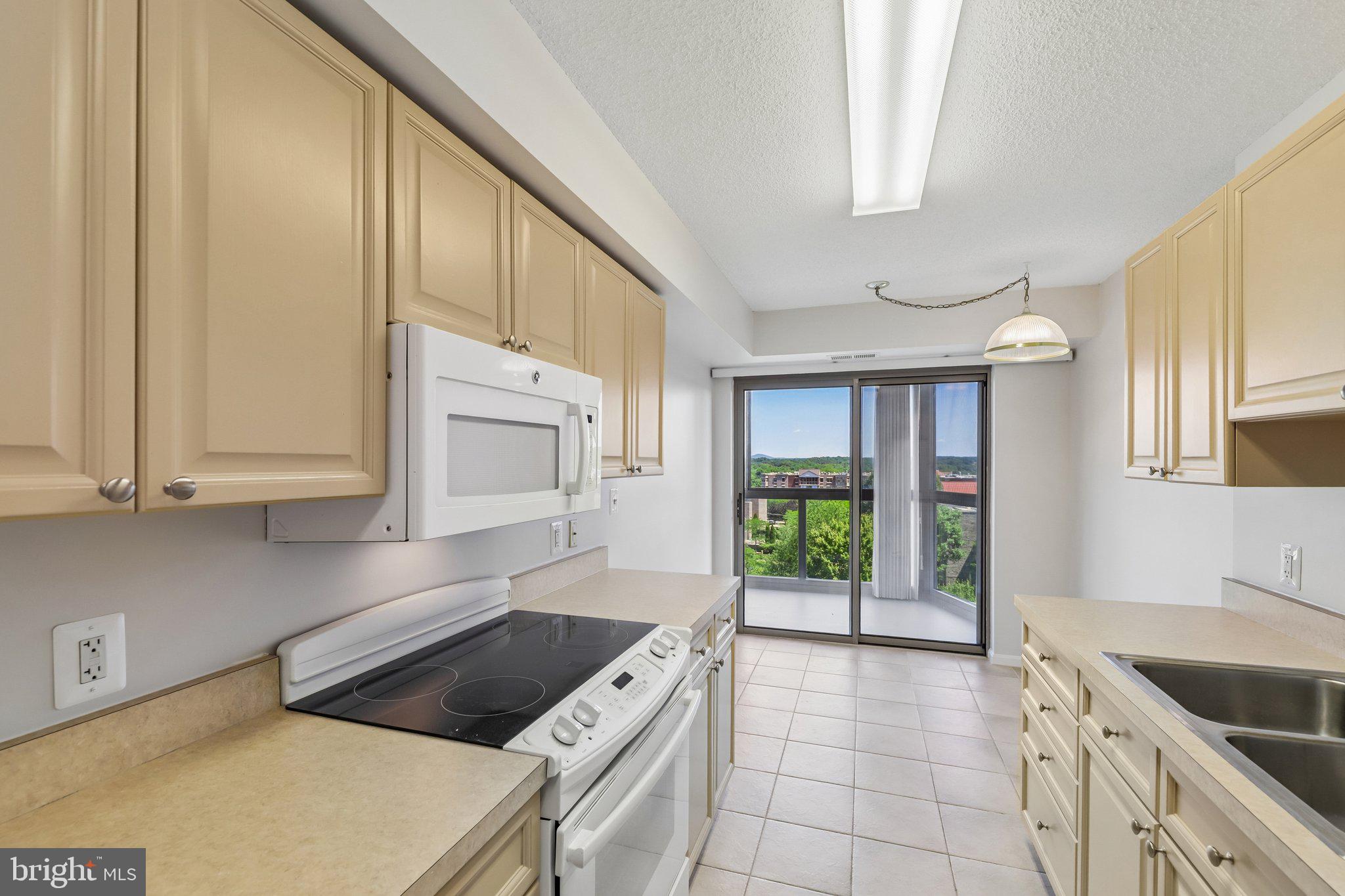 LEISURE WORLD - Residential