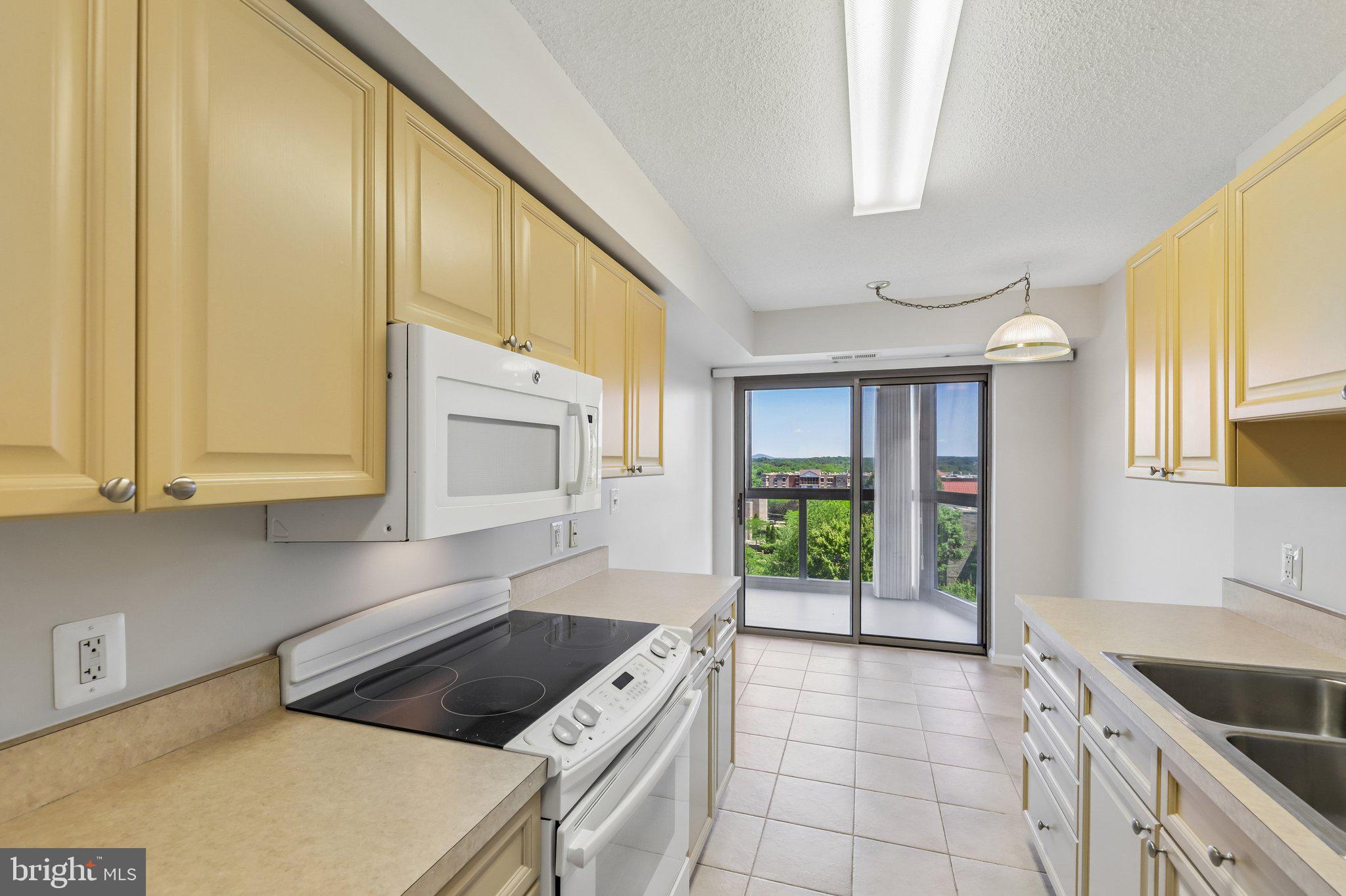 LEISURE WORLD - Residential