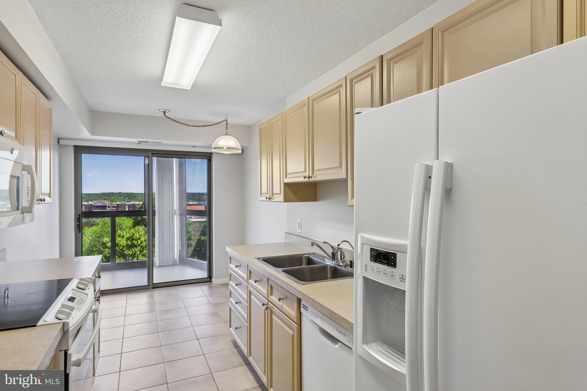 LEISURE WORLD - Residential