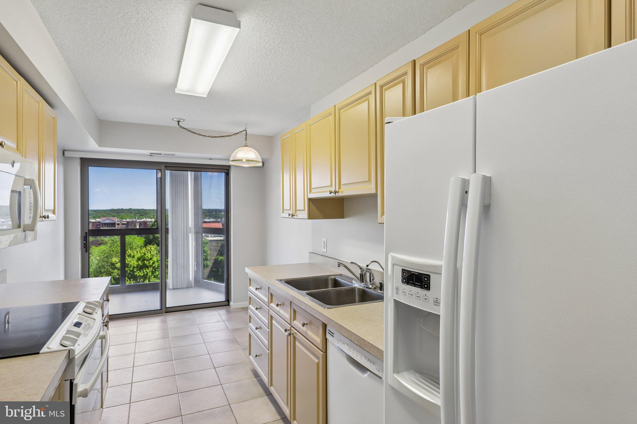 LEISURE WORLD - Residential