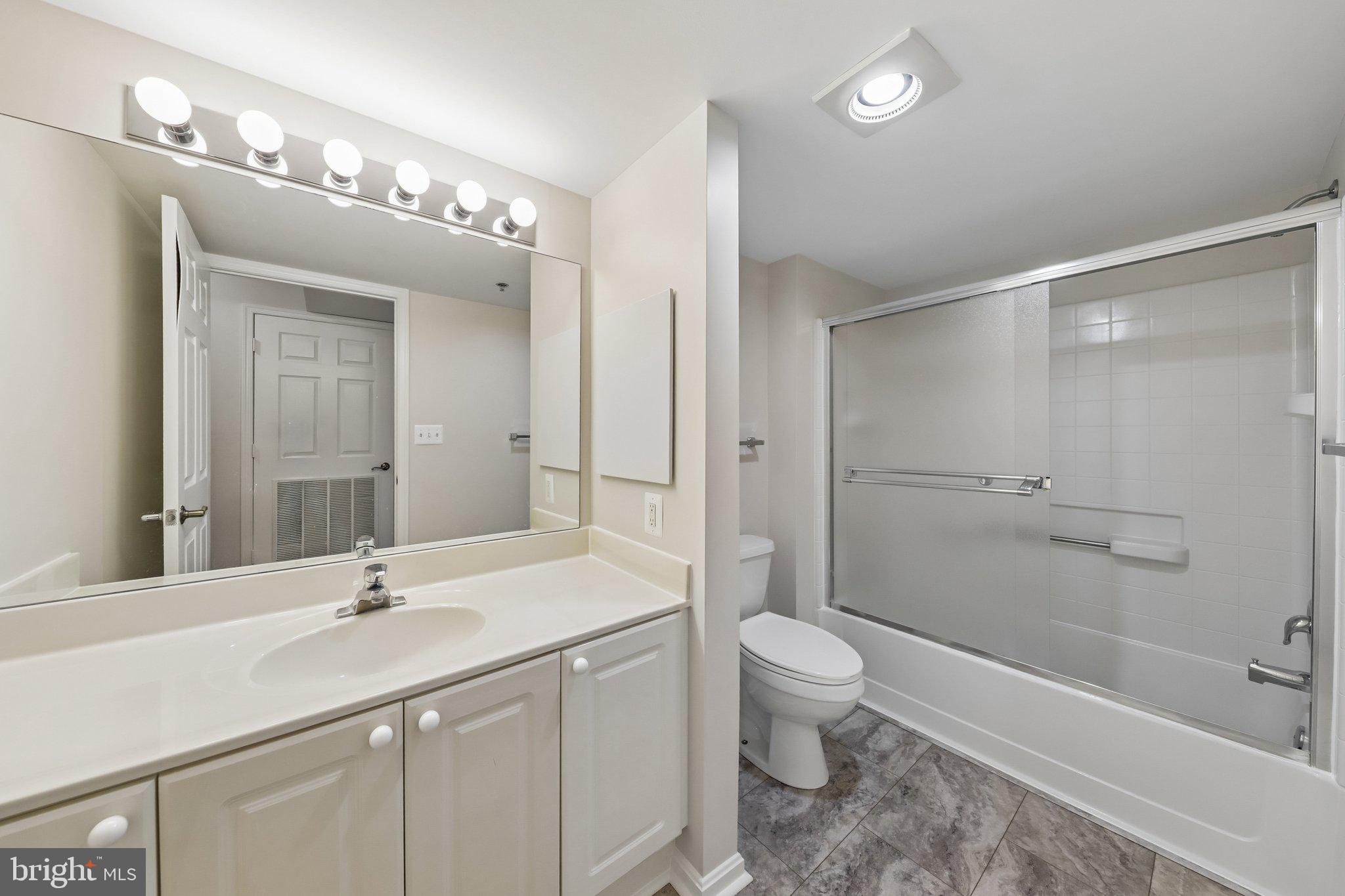 LEISURE WORLD - Residential