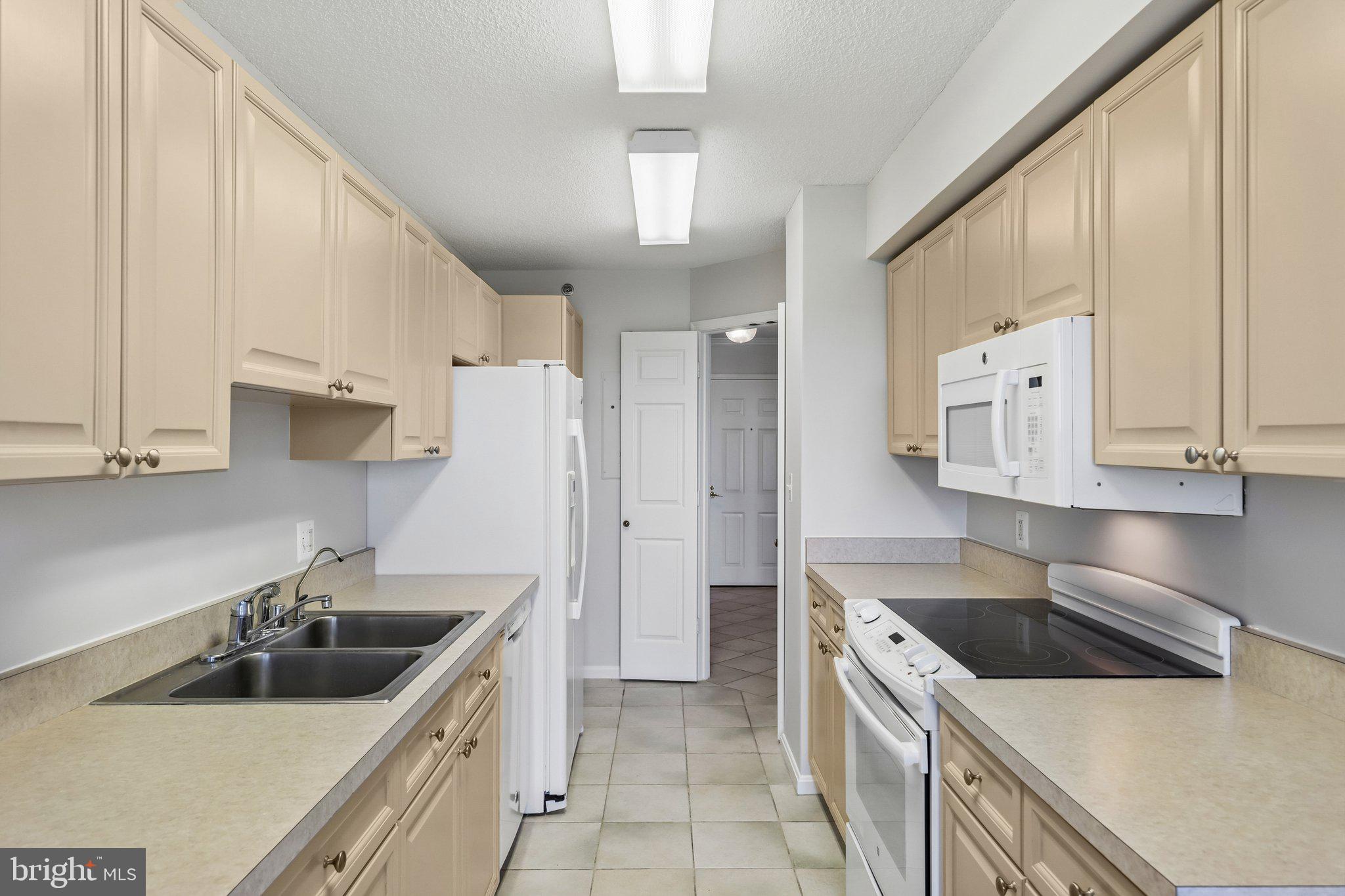 LEISURE WORLD - Residential