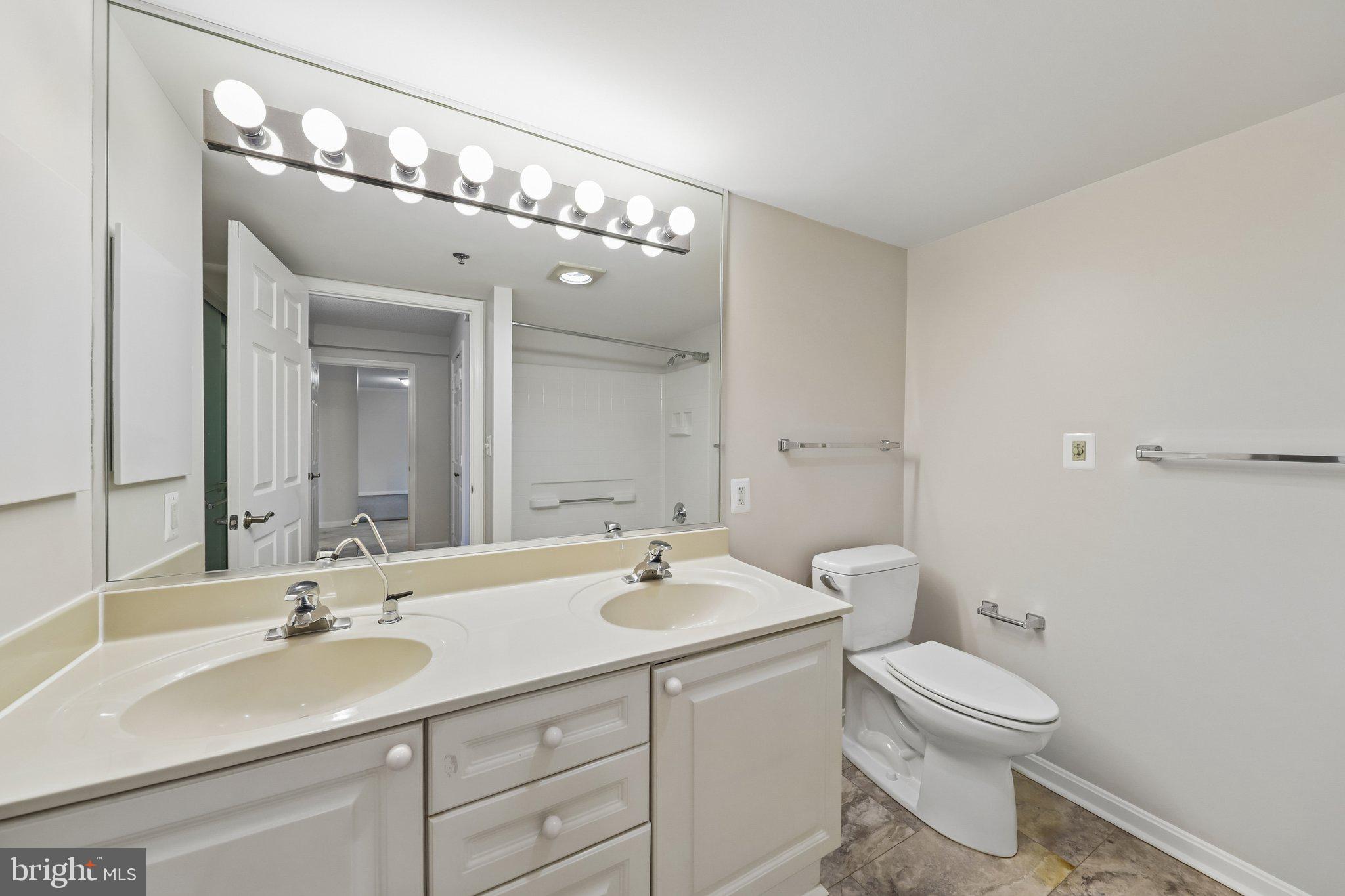 LEISURE WORLD - Residential