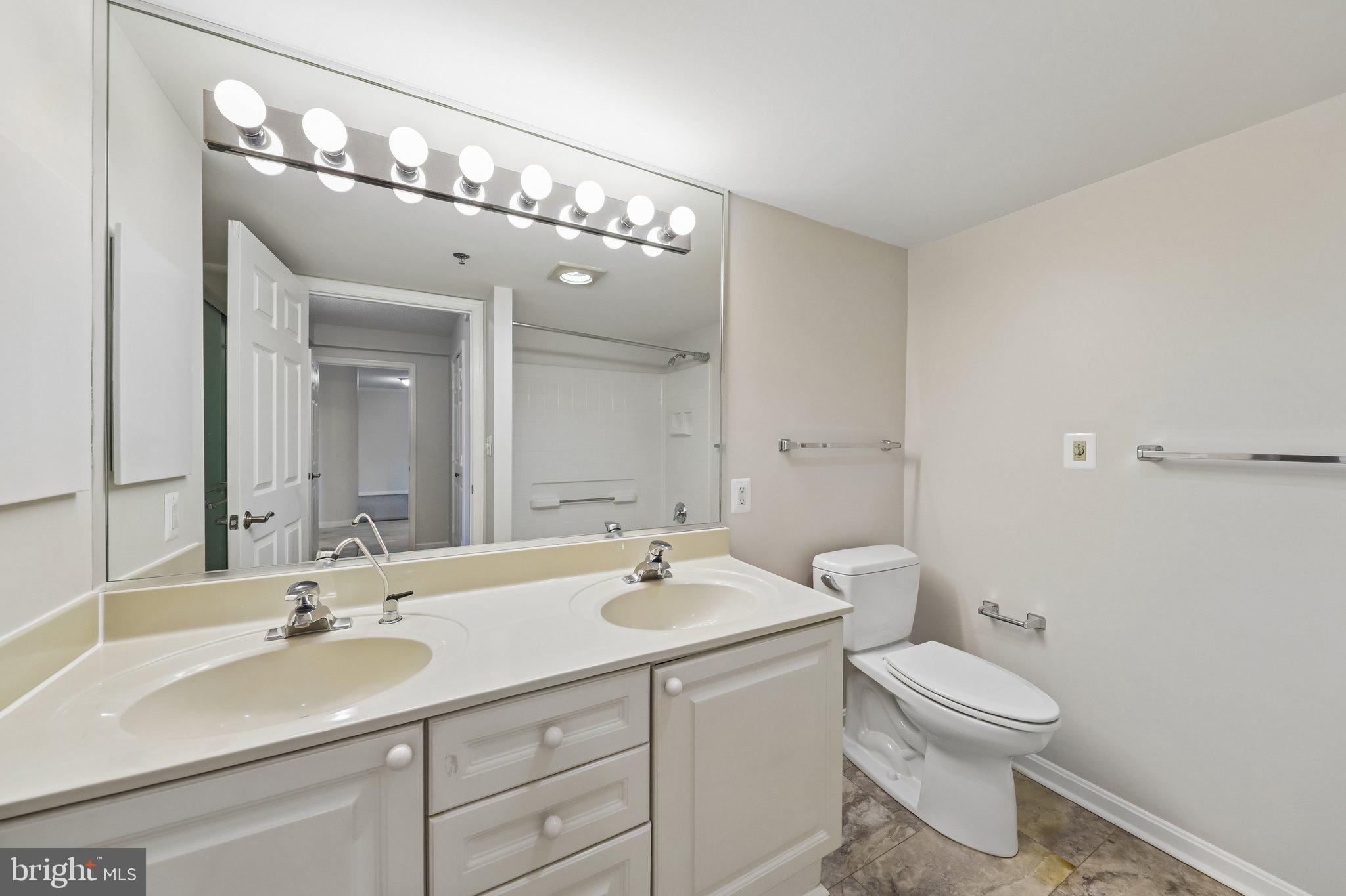 LEISURE WORLD - Residential