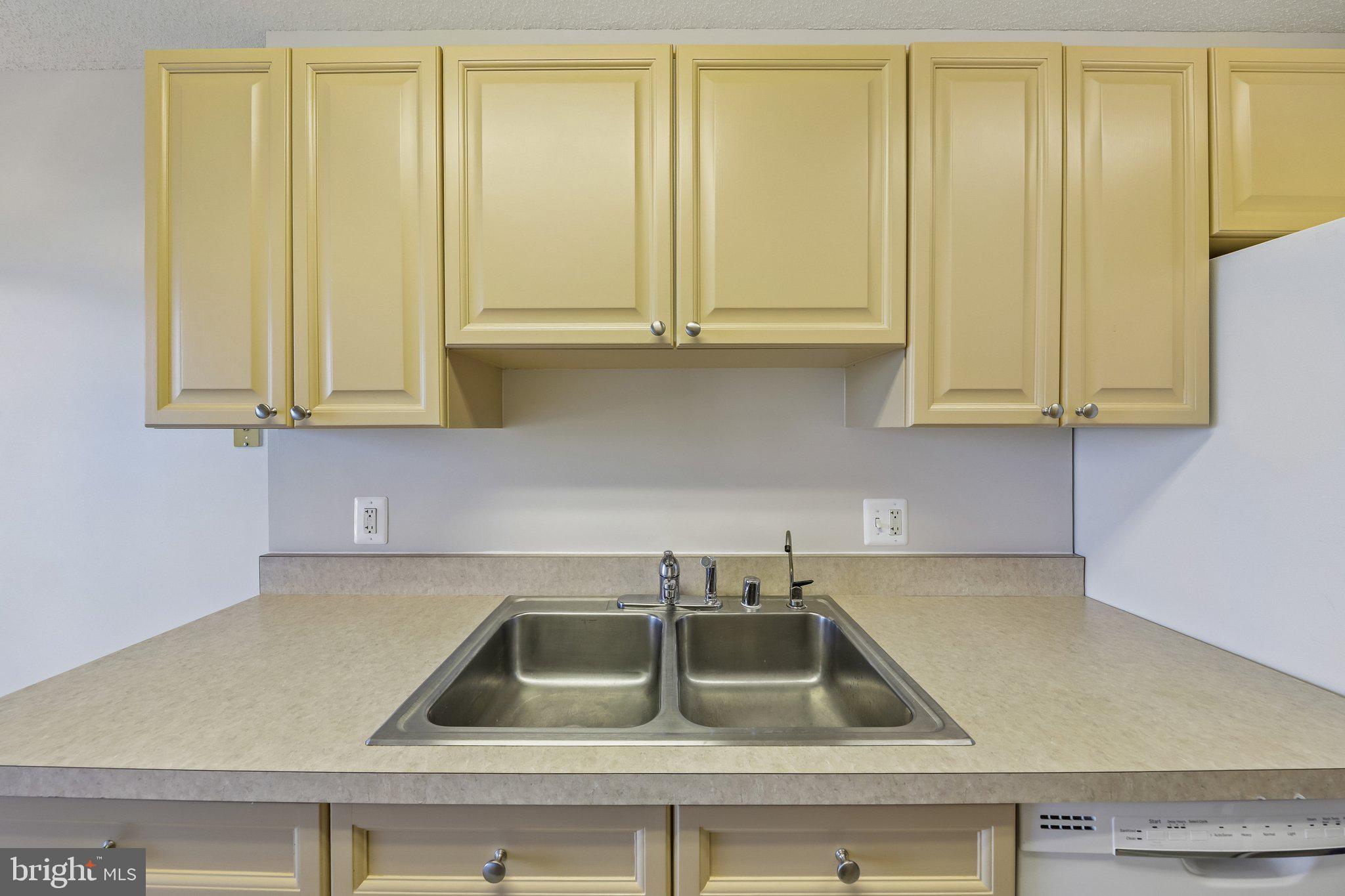 LEISURE WORLD - Residential