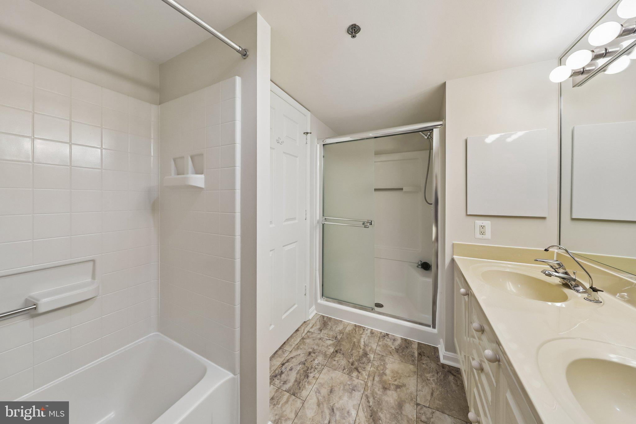 LEISURE WORLD - Residential