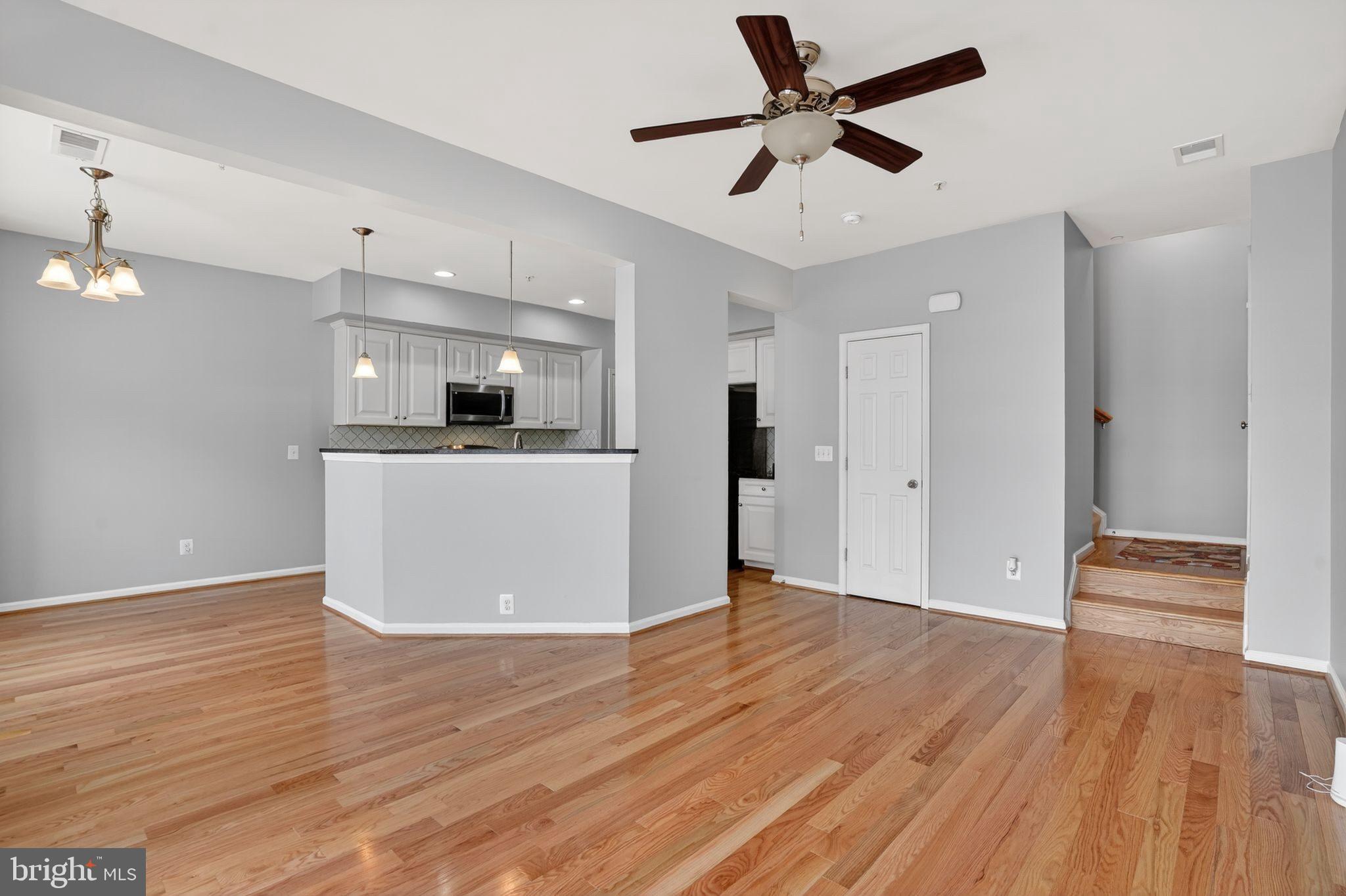 CASCADES PLACE CONDOMINIUM - Residential