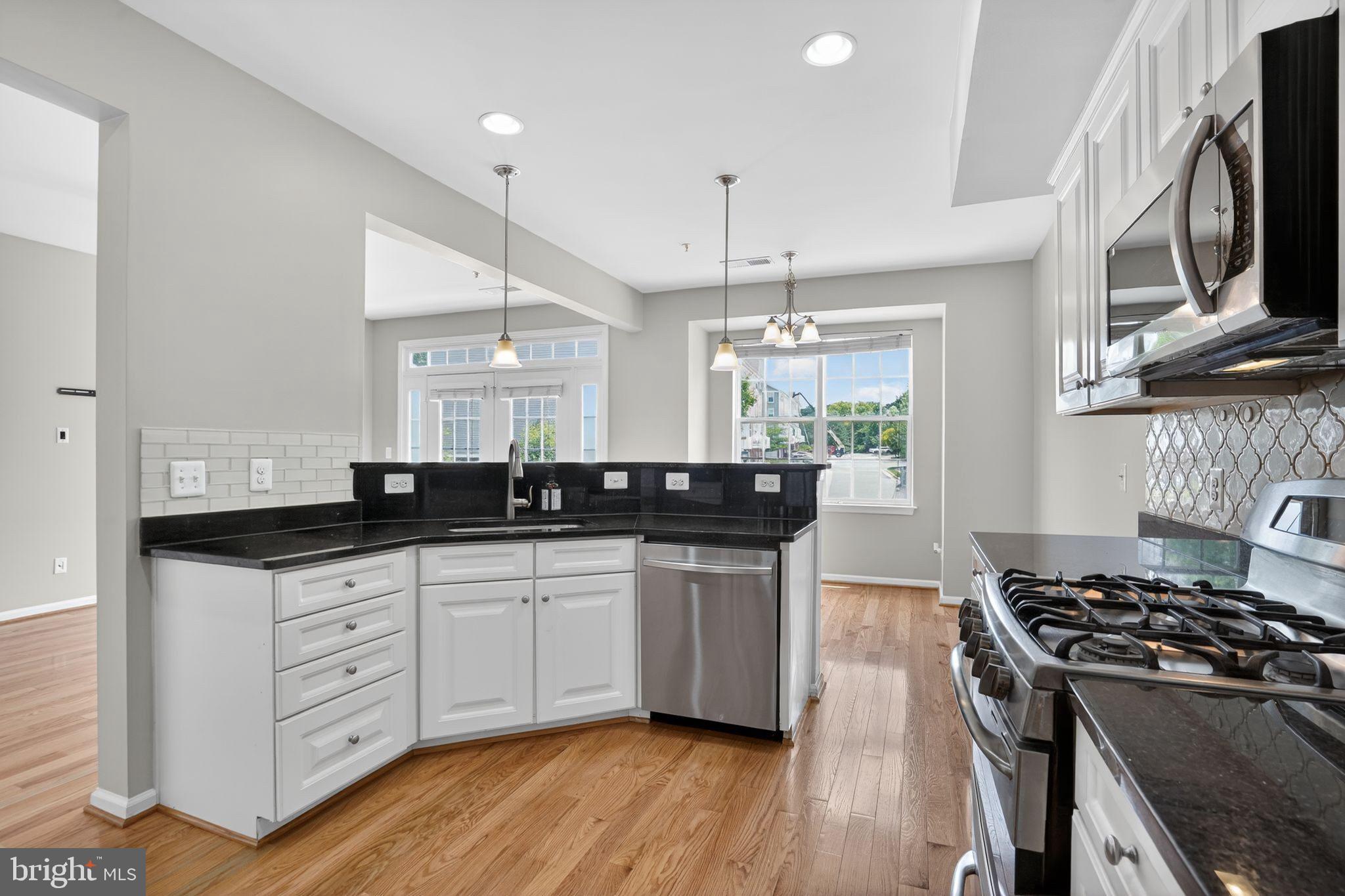 CASCADES PLACE CONDOMINIUM - Residential