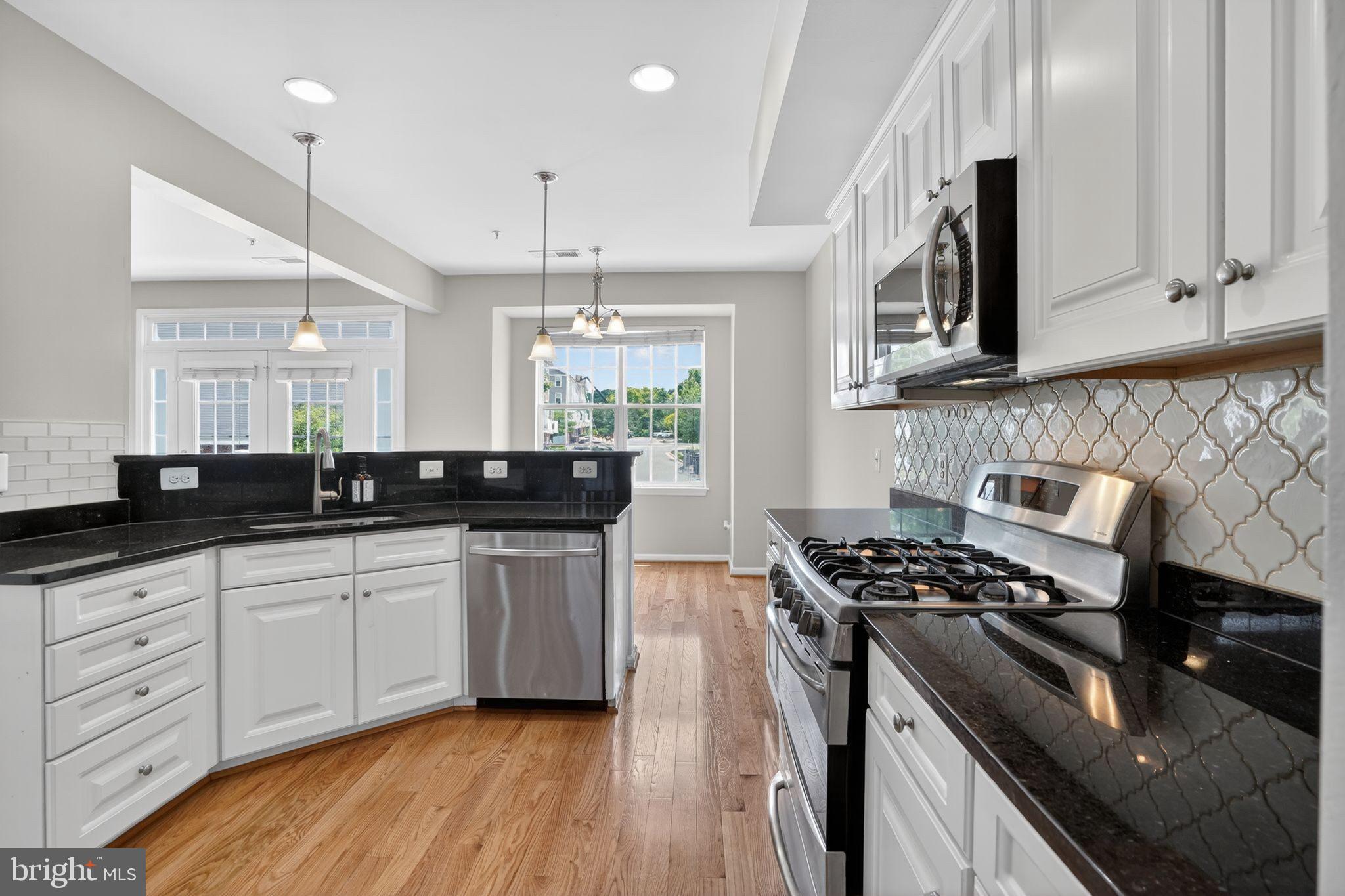 CASCADES PLACE CONDOMINIUM - Residential