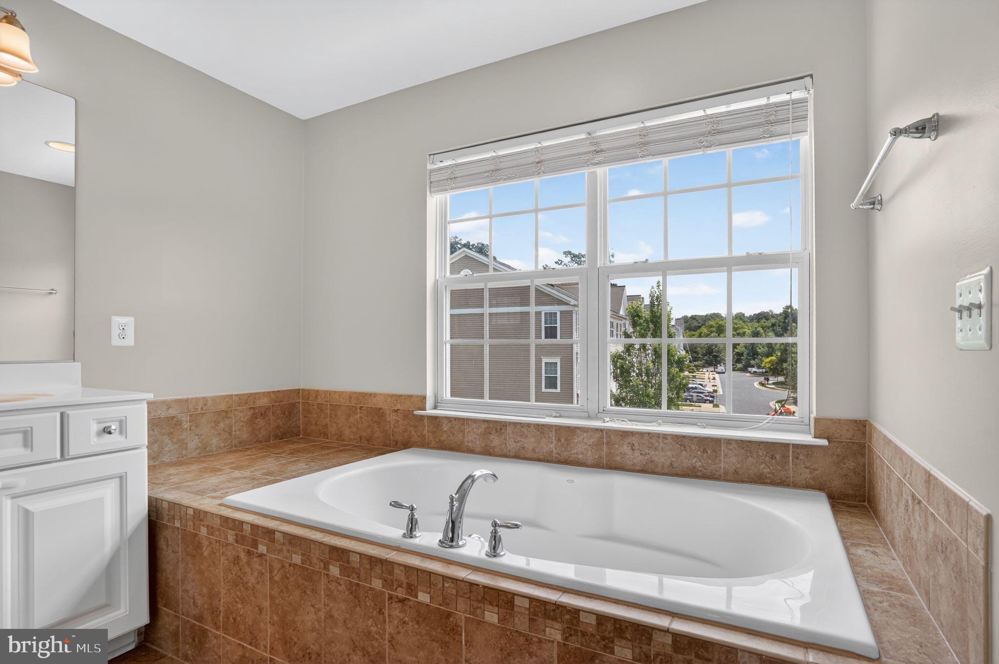 CASCADES PLACE CONDOMINIUM - Residential