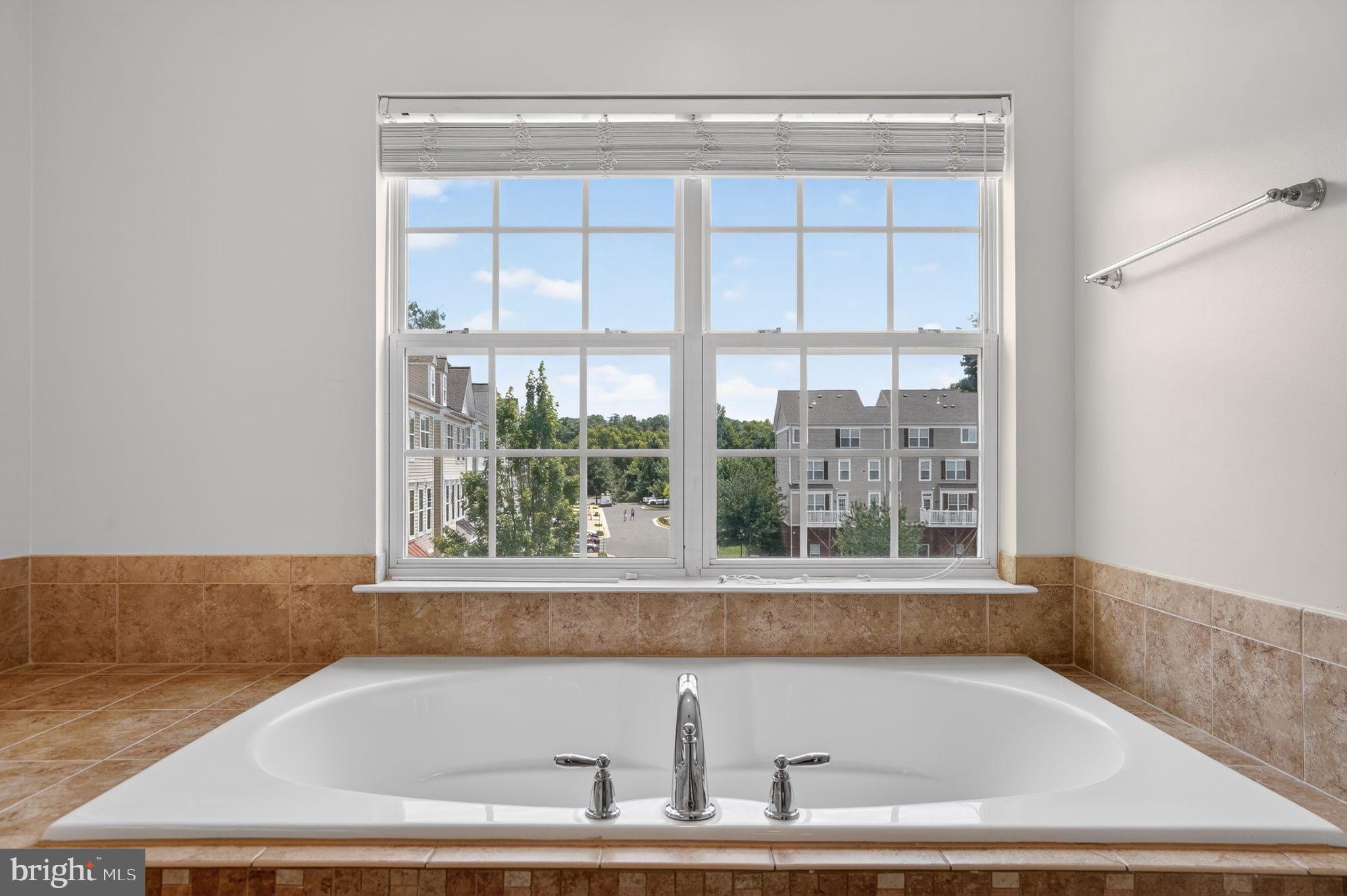 CASCADES PLACE CONDOMINIUM - Residential