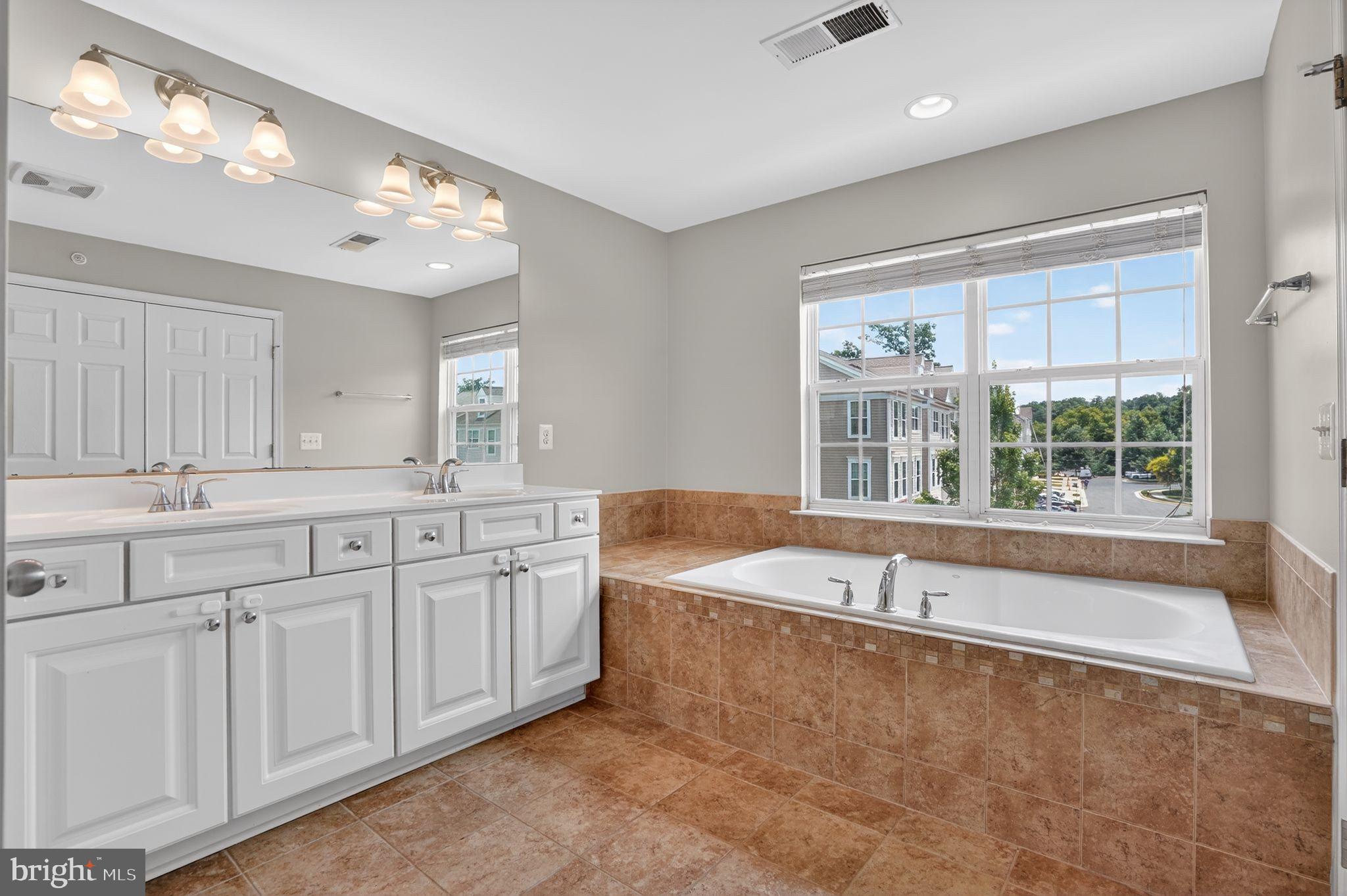 CASCADES PLACE CONDOMINIUM - Residential