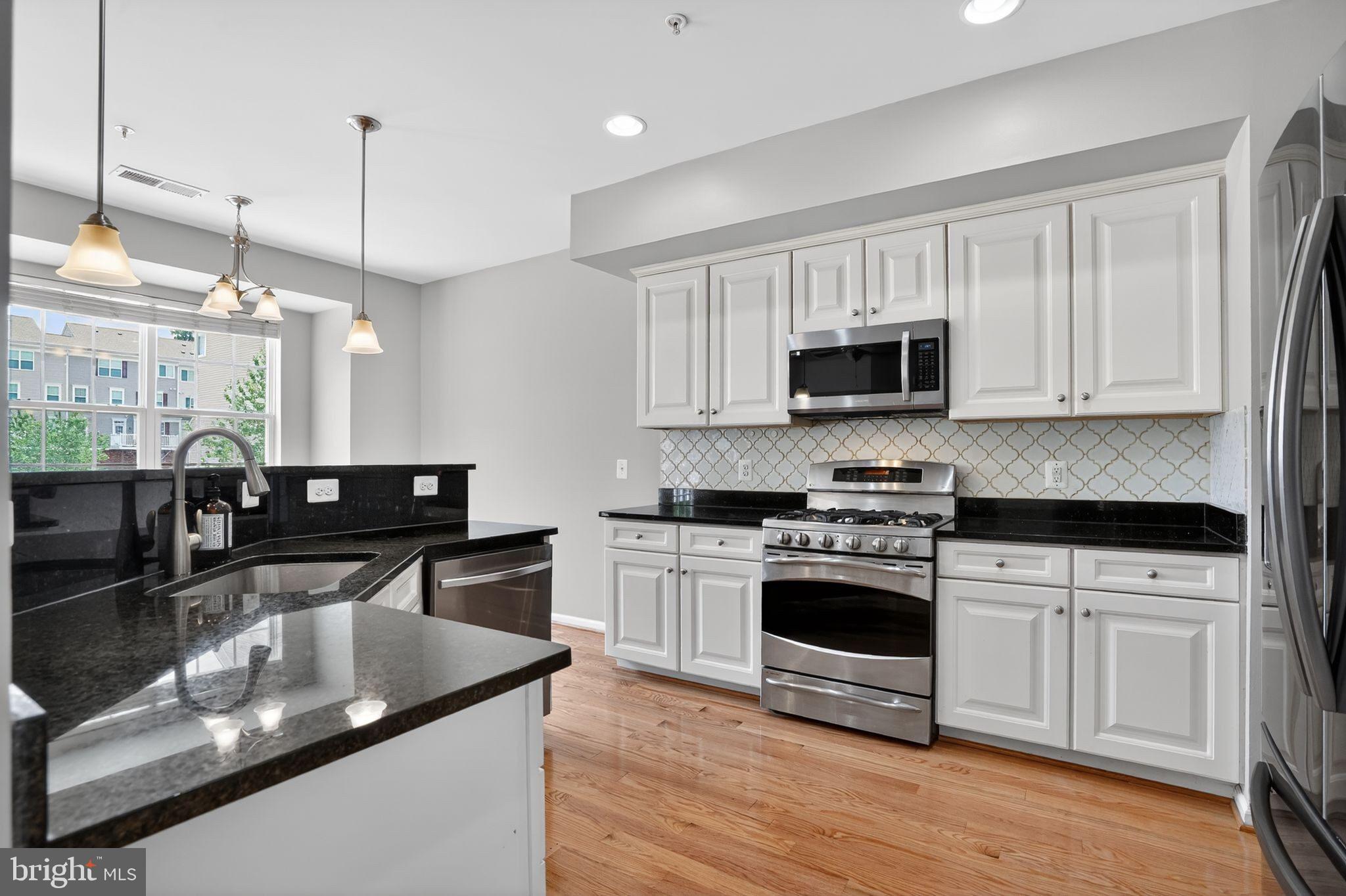 CASCADES PLACE CONDOMINIUM - Residential