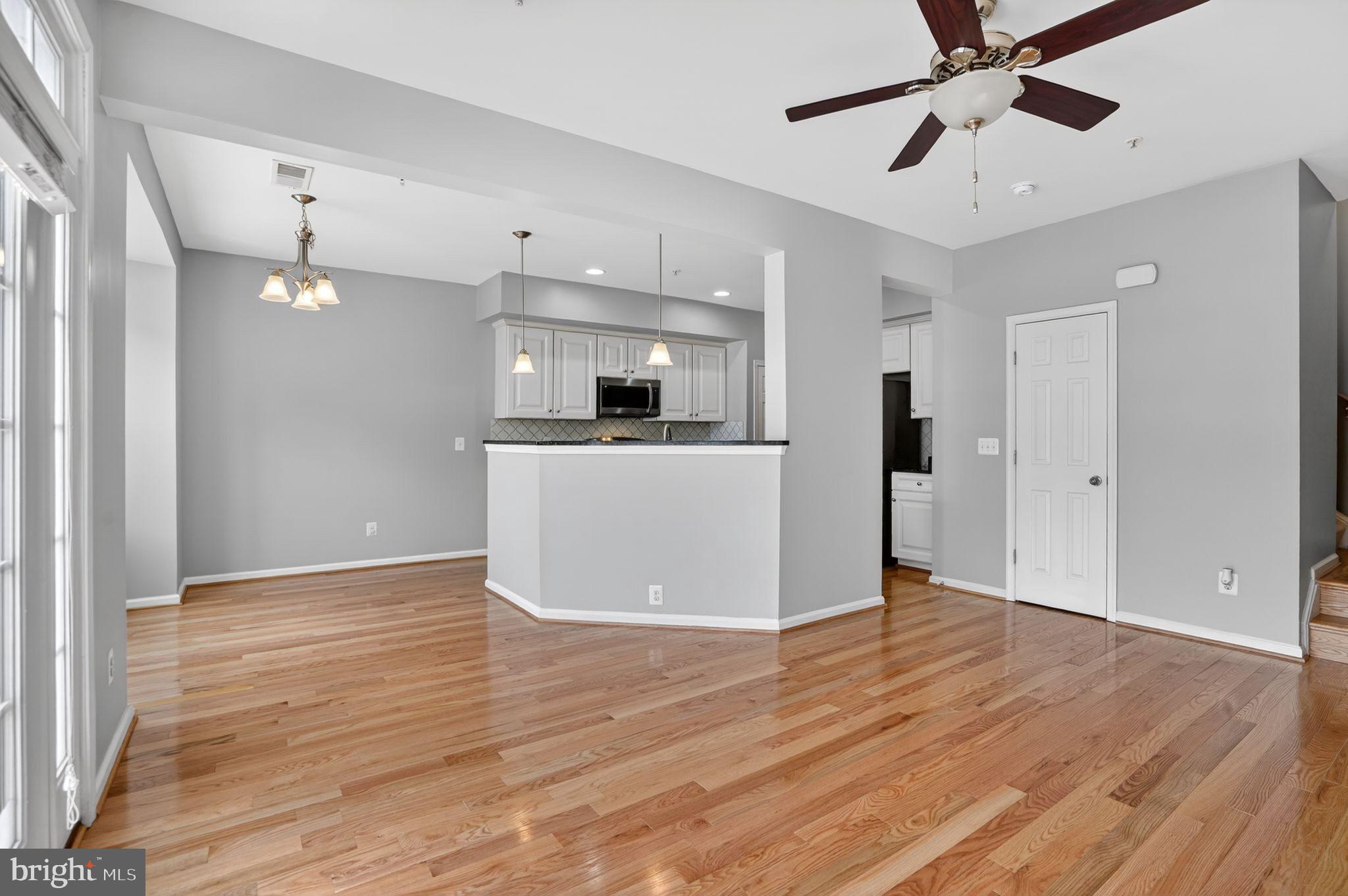 CASCADES PLACE CONDOMINIUM - Residential
