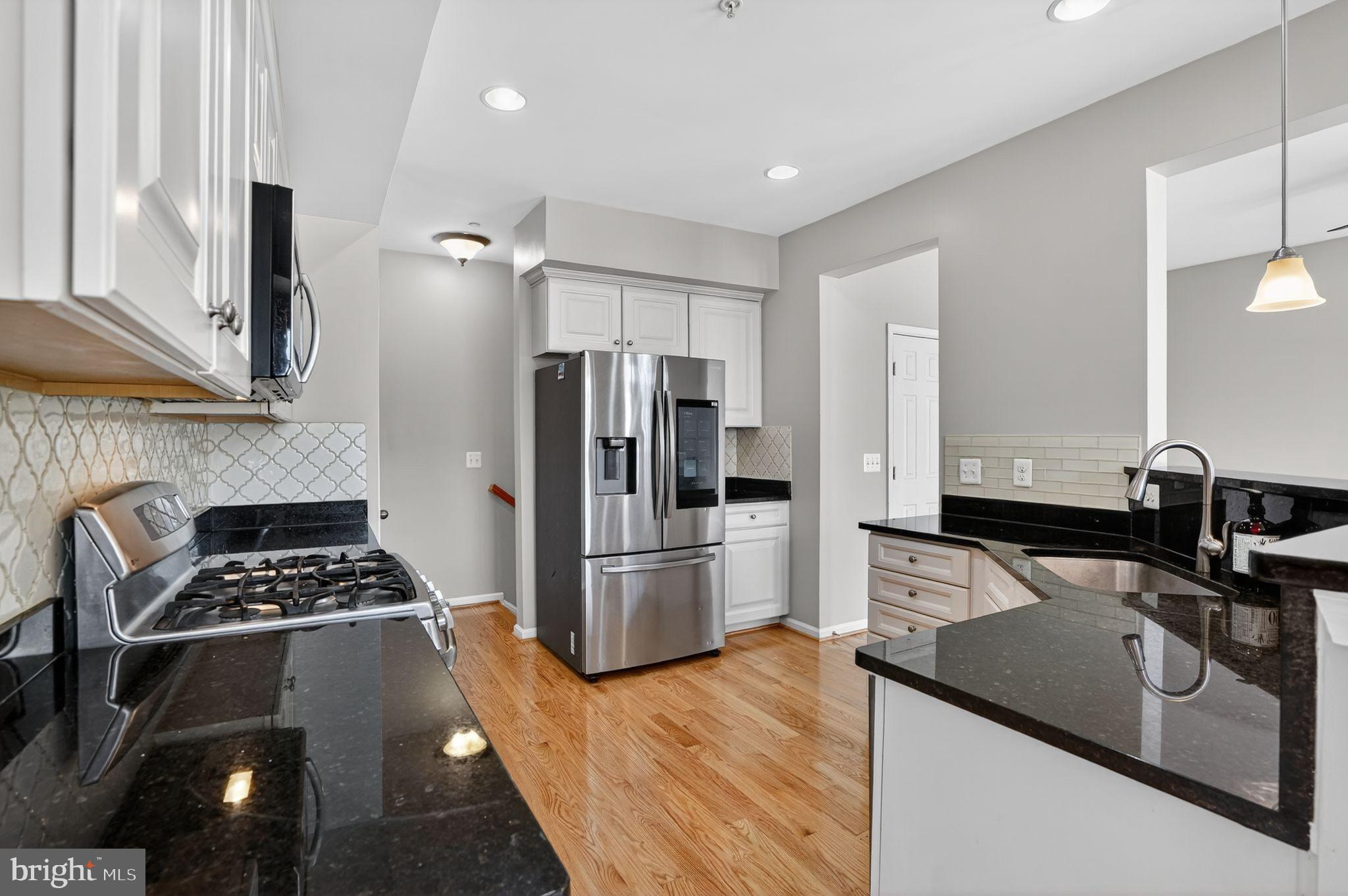 CASCADES PLACE CONDOMINIUM - Residential