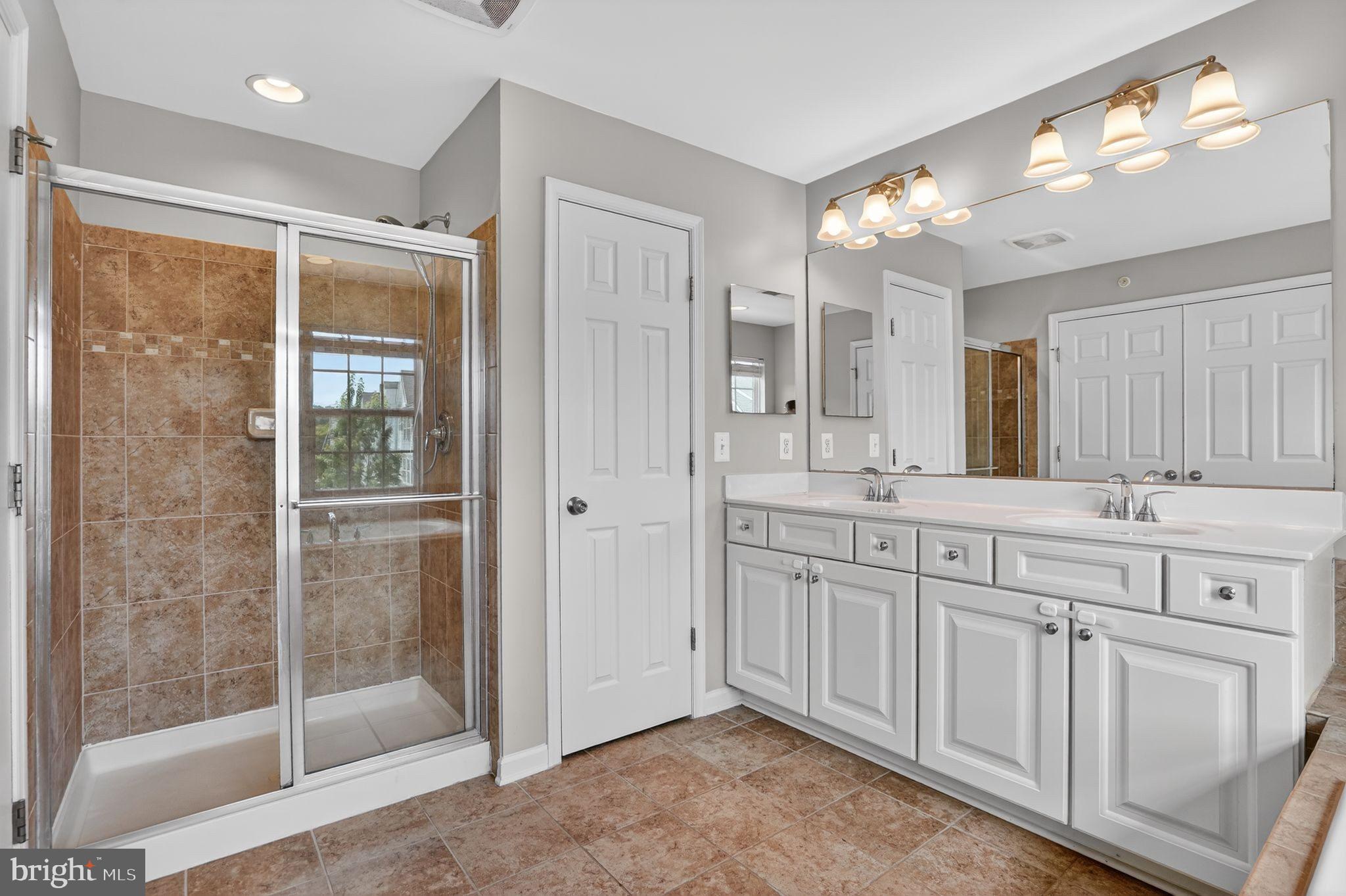 CASCADES PLACE CONDOMINIUM - Residential