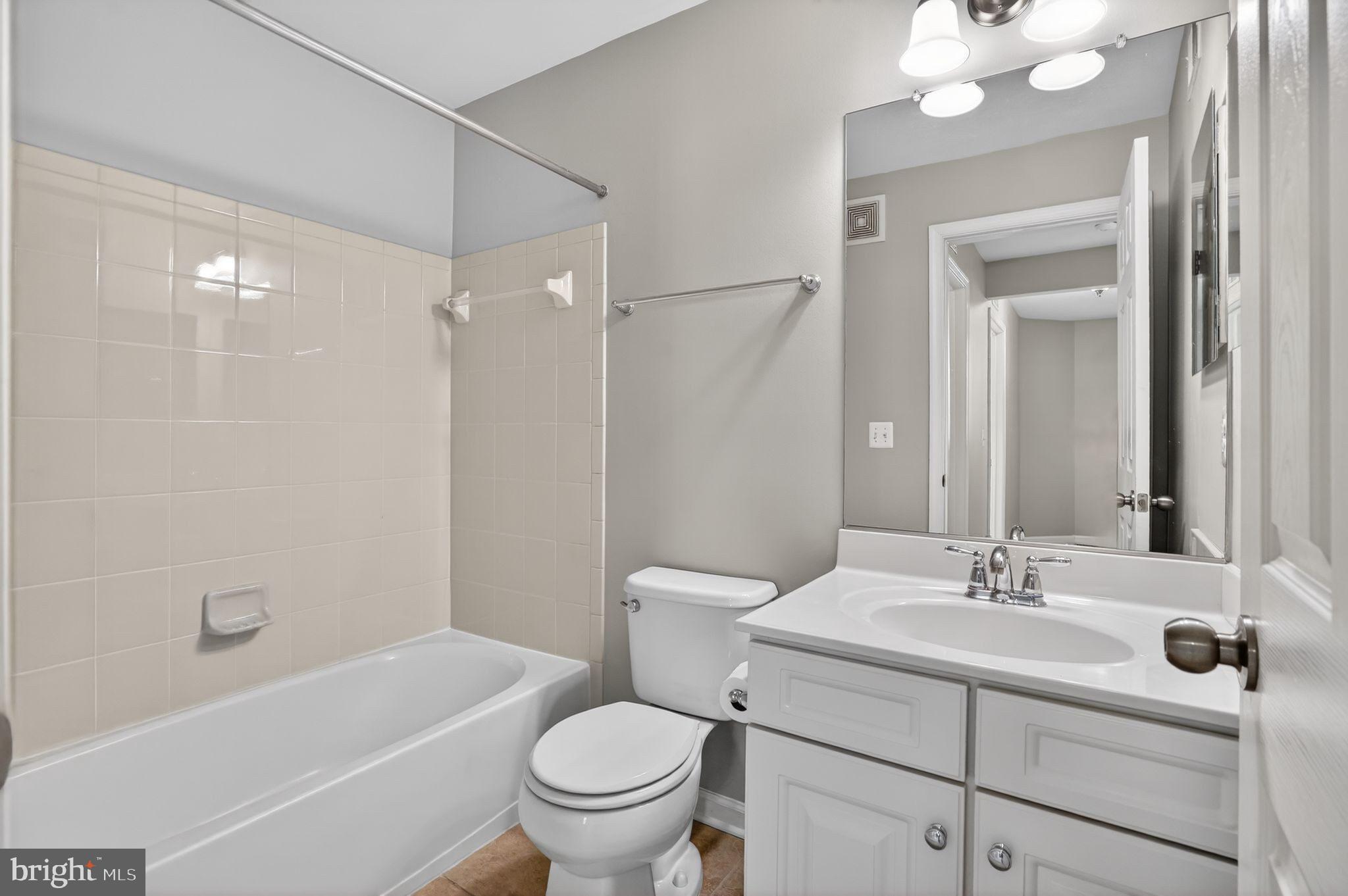 CASCADES PLACE CONDOMINIUM - Residential