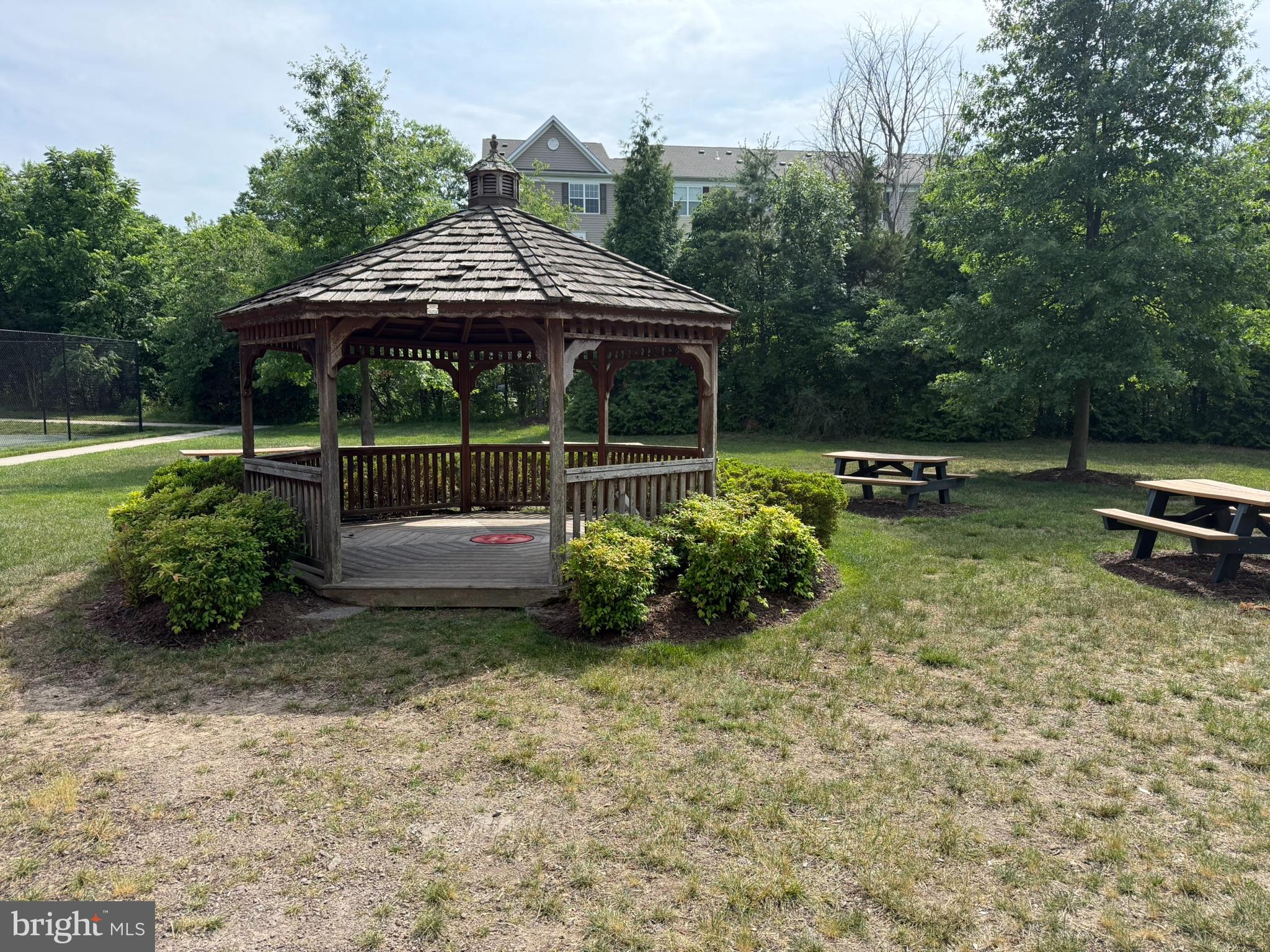 CASCADES PLACE CONDOMINIUM - Residential