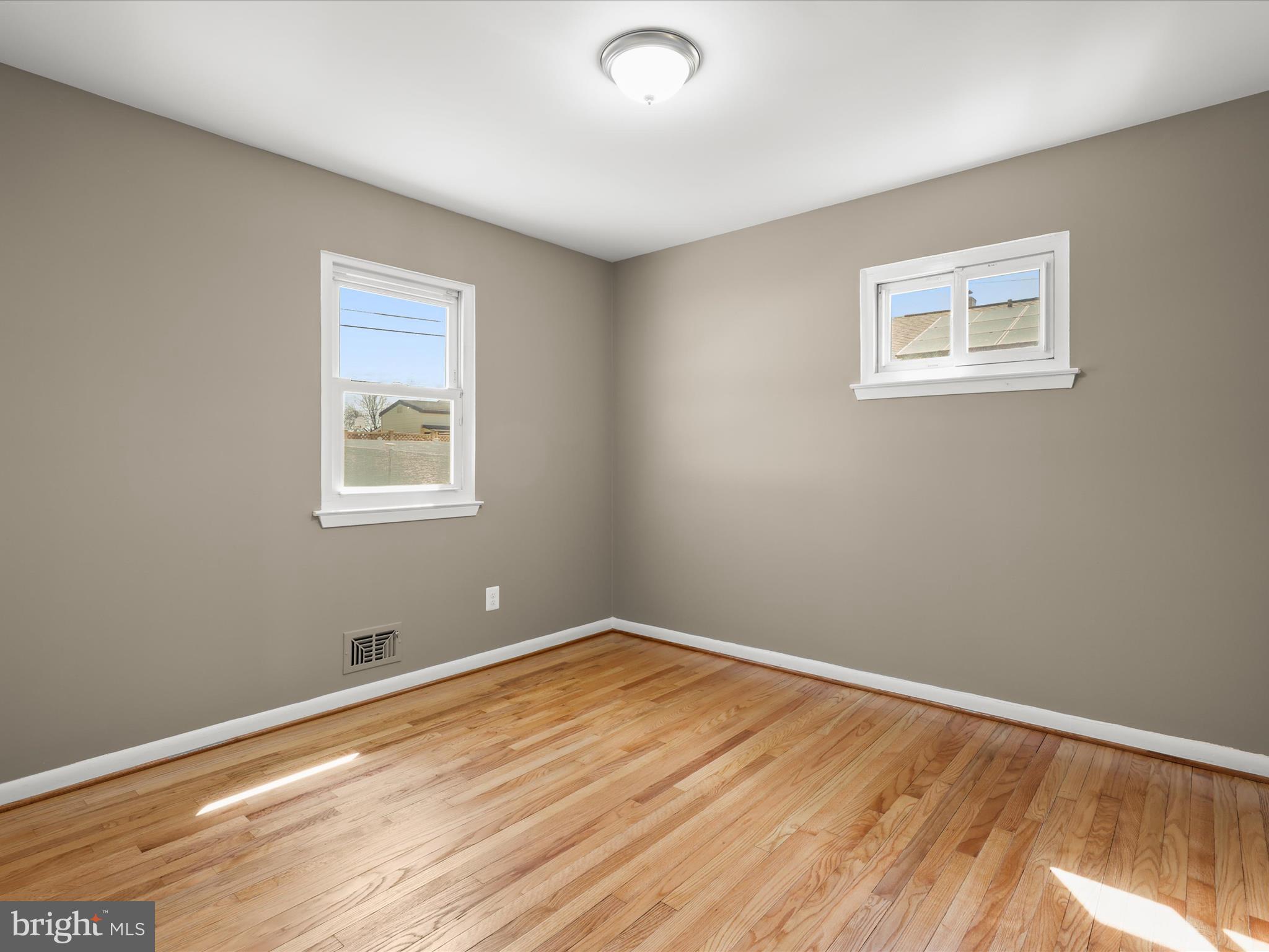 WINDSOR FARMS - Residential