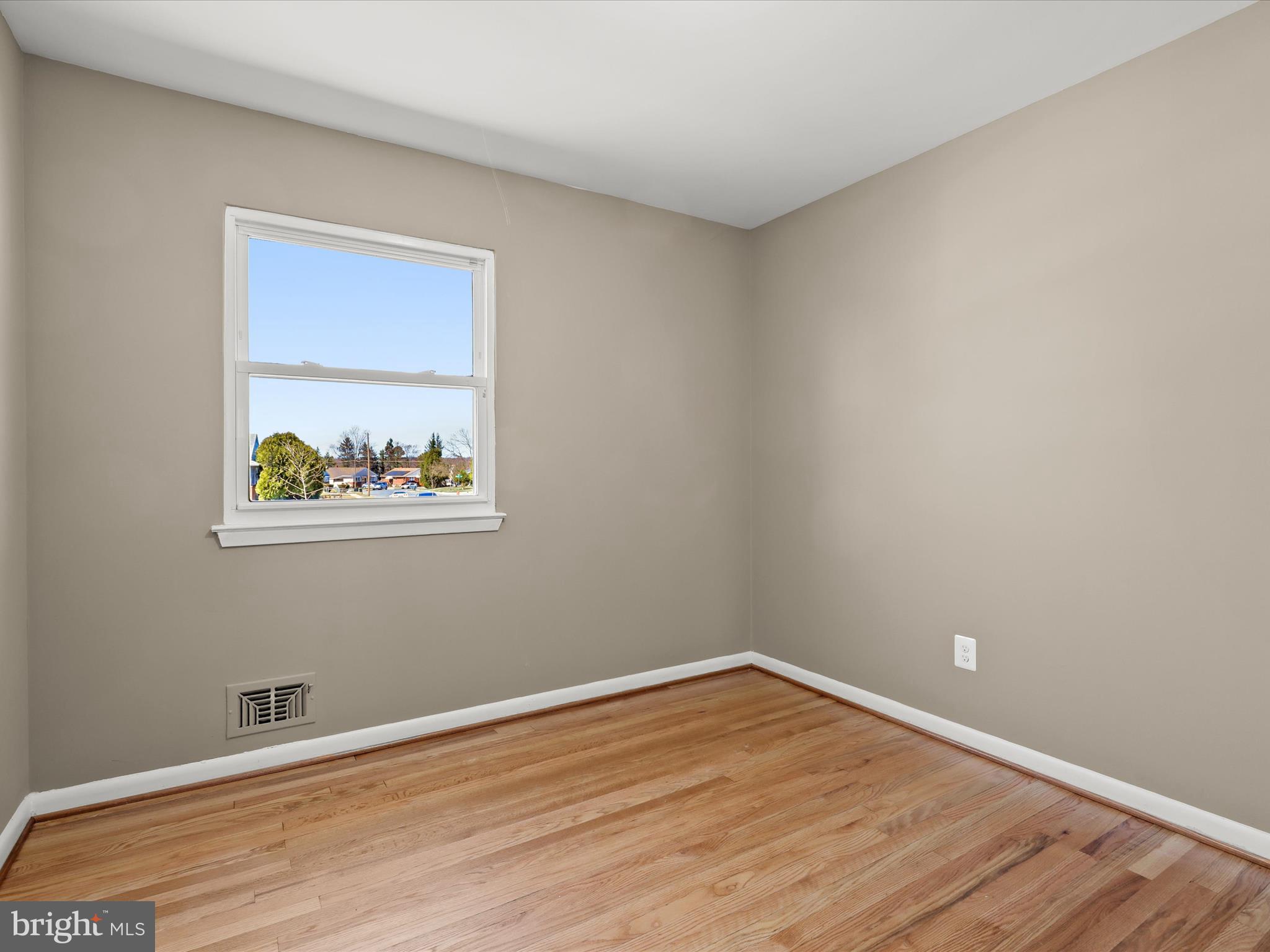 WINDSOR FARMS - Residential