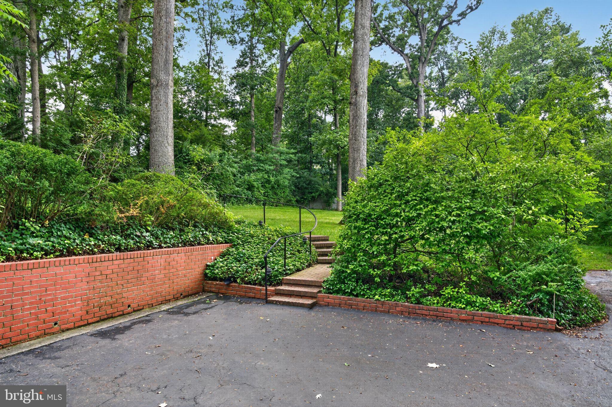 BRADLEY WOODS - Residential