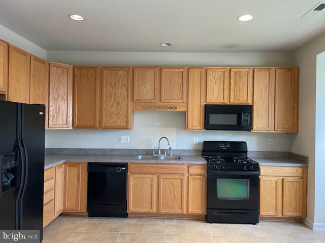 WAKELAND MANOR - Residential Lease